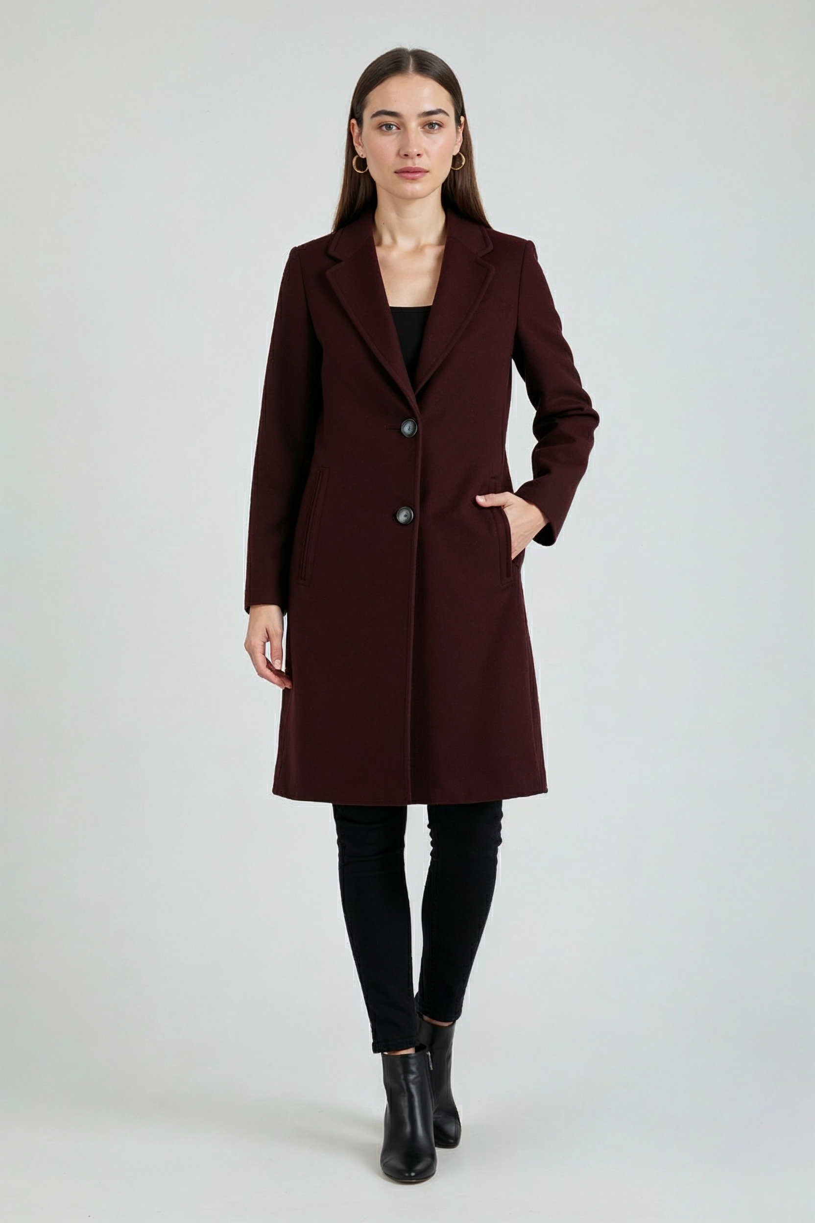 Coat : Women's Vintage Burgundy Wool Blend Winter Coat - Classic Fit in van Vanda Liamo