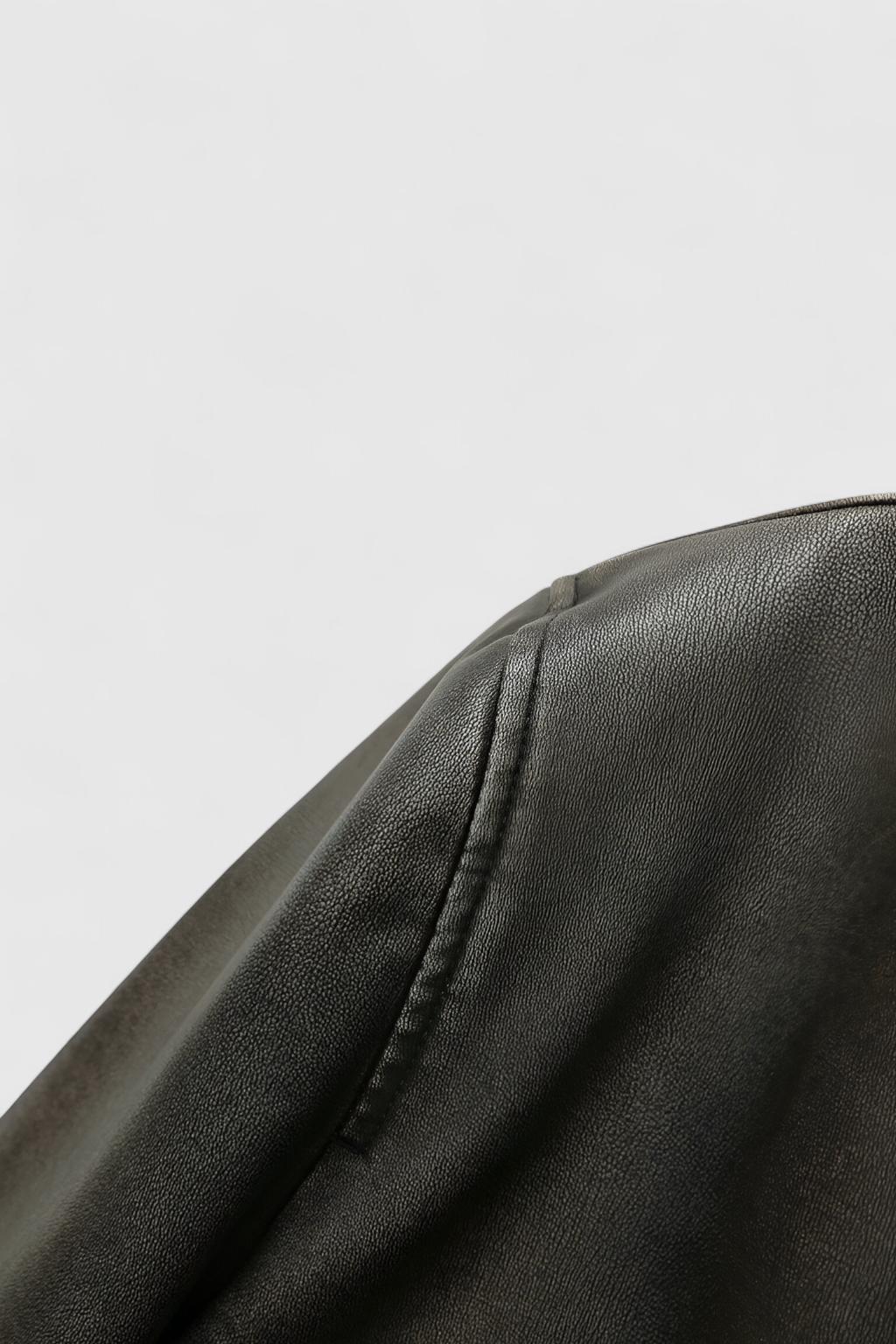 Jacket : Women's Vintage Faux Leather Bomber Jacket - Classic Style, S-XL in van Vanda Liamo