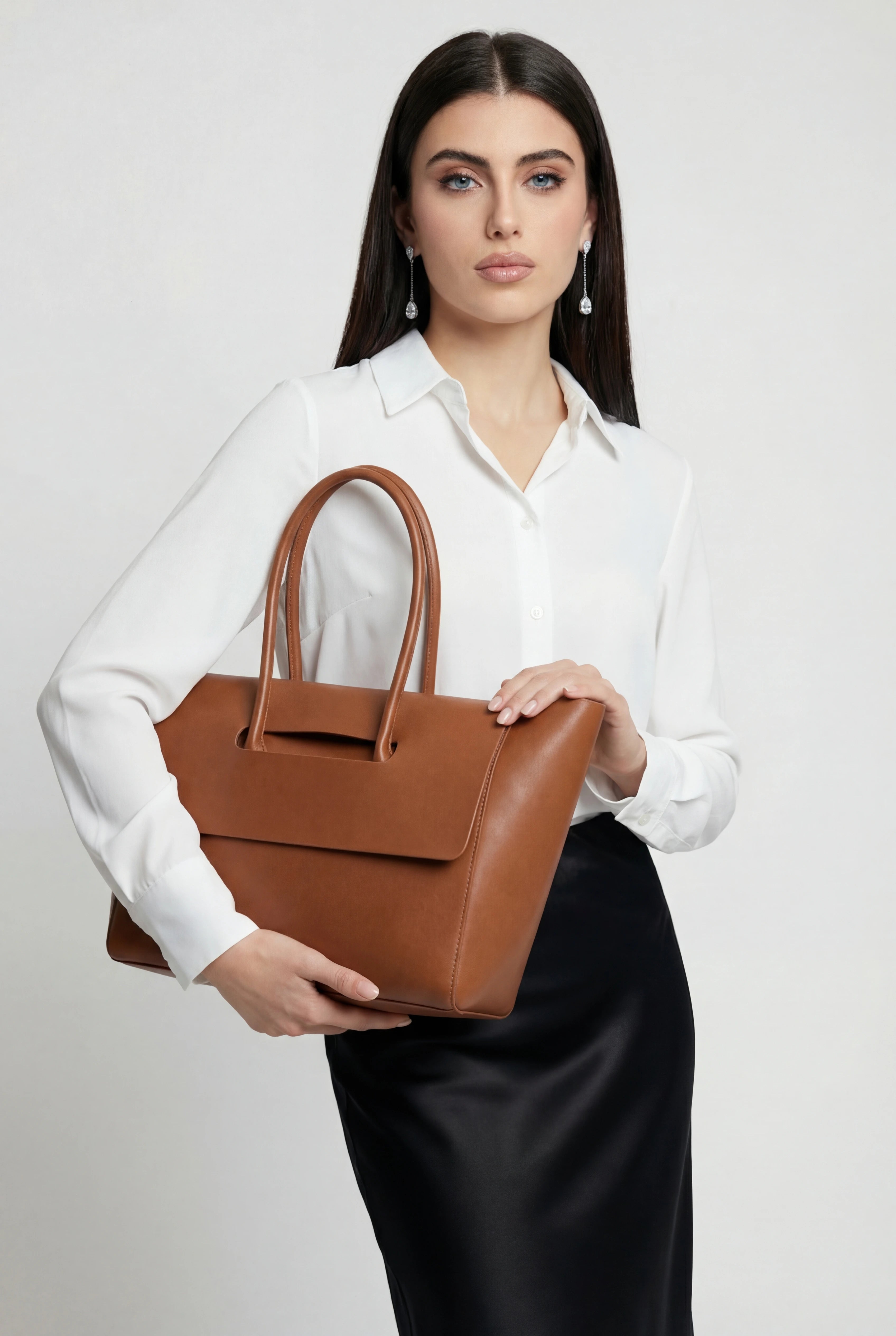 Handbags : Women's Classic Faux Leather Shoulder Bag - Retro Style Handbag with Adjustable Strap in van Vanda Liamo