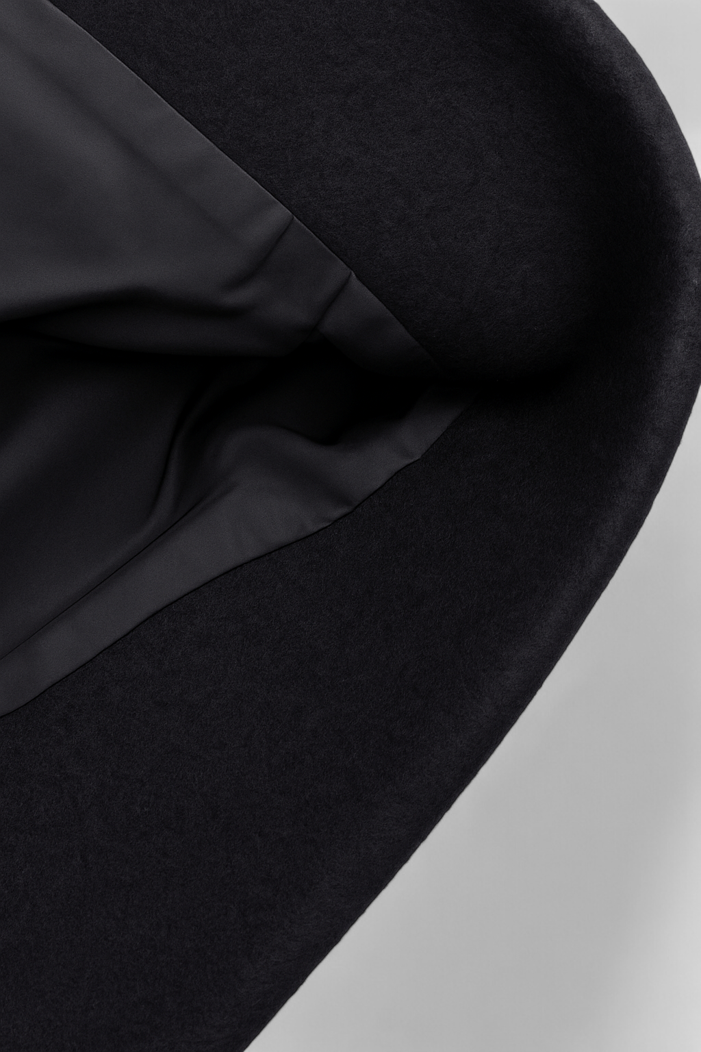Jacket : Women's Black Soft Zip-Up Jacket in van Vanda Liamo