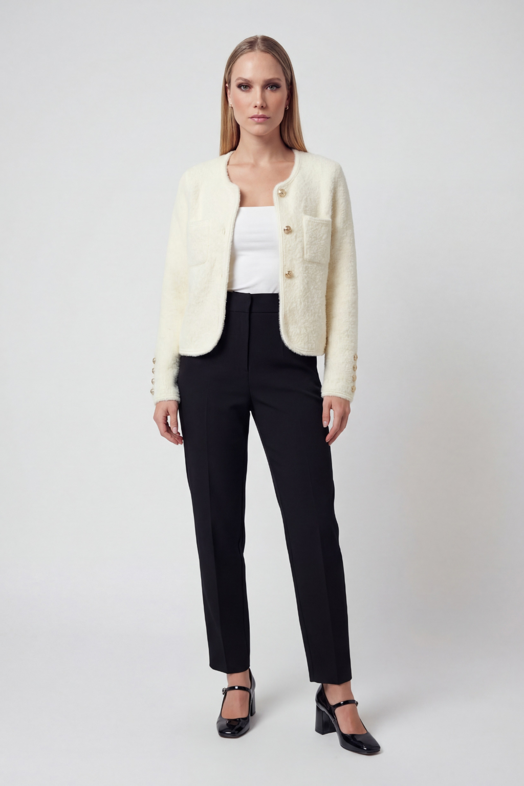 Cardigan : Women's White Soft Knit Crew Neck Cardigan Sweater - Lightweight & Comfortable in van Vanda Liamo