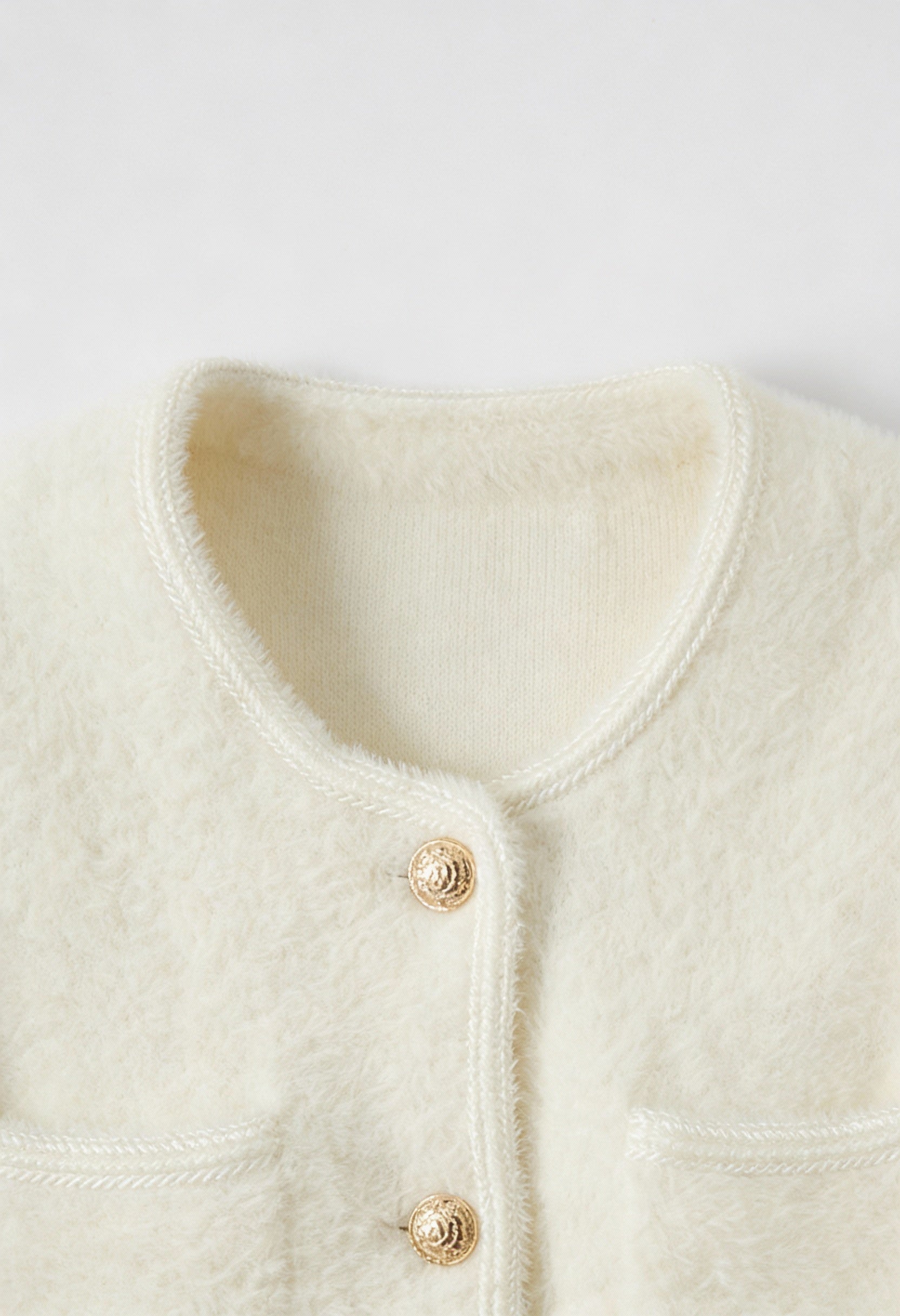 Cardigan : Women's White Soft Knit Crew Neck Cardigan Sweater - Lightweight & Comfortable in van Vanda Liamo