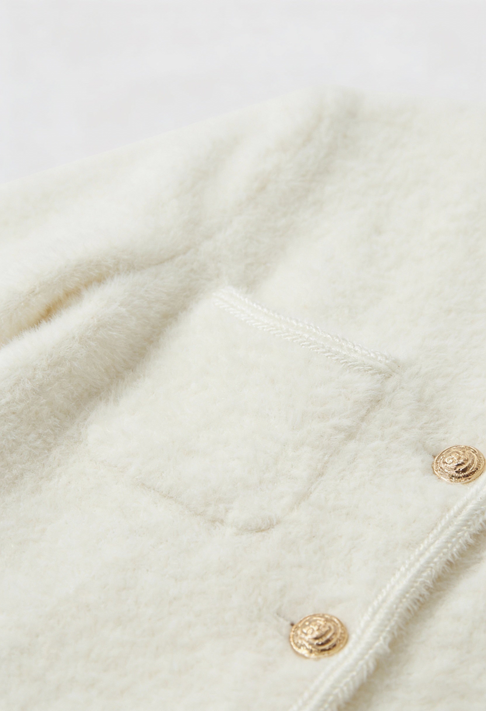 Cardigan : Women's White Soft Knit Crew Neck Cardigan Sweater - Lightweight & Comfortable in van Vanda Liamo