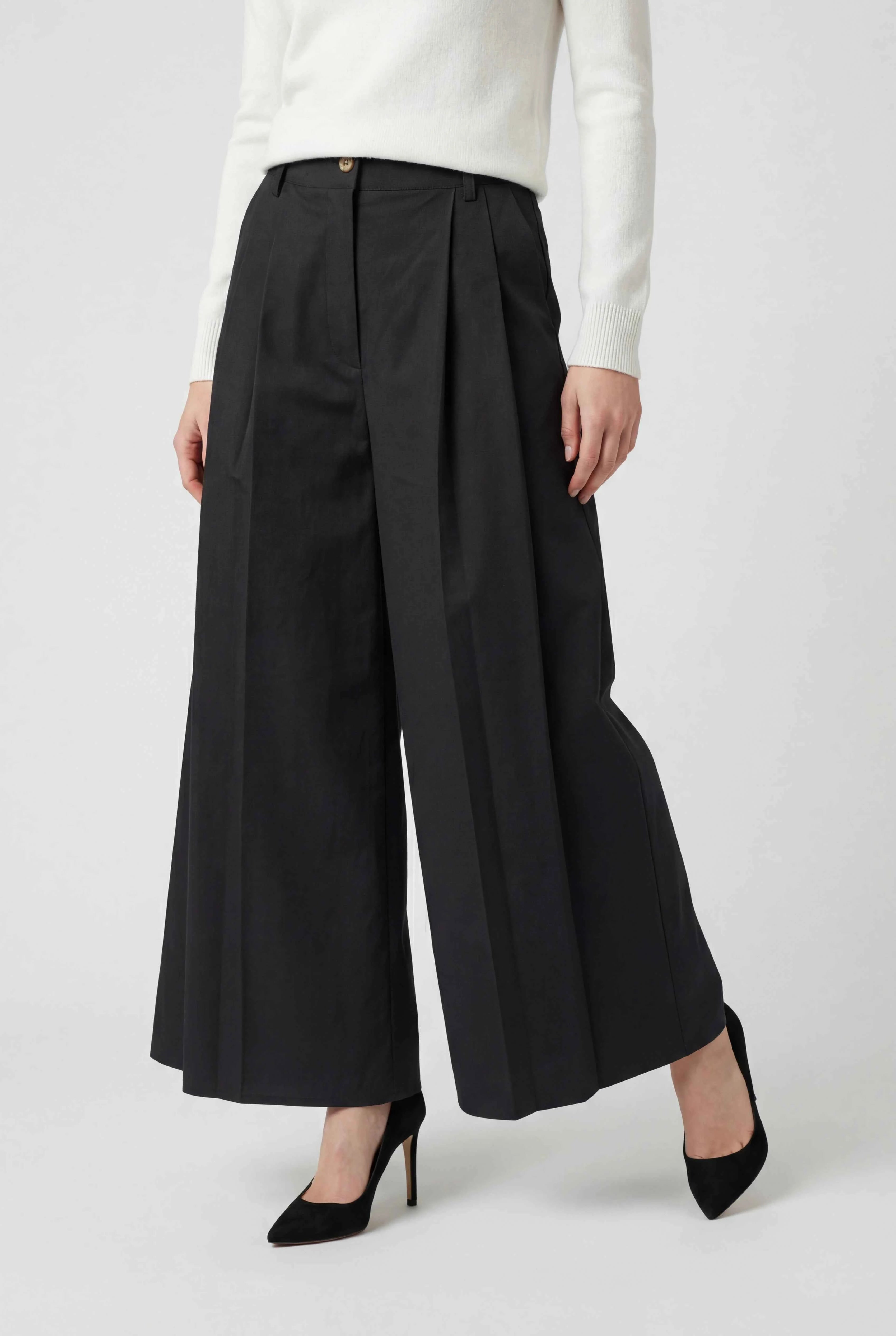 Pants : Women's Black High-Waisted Wide Leg Palazzo Pants - Flowy & Comfortable in van Vanda Liamo
