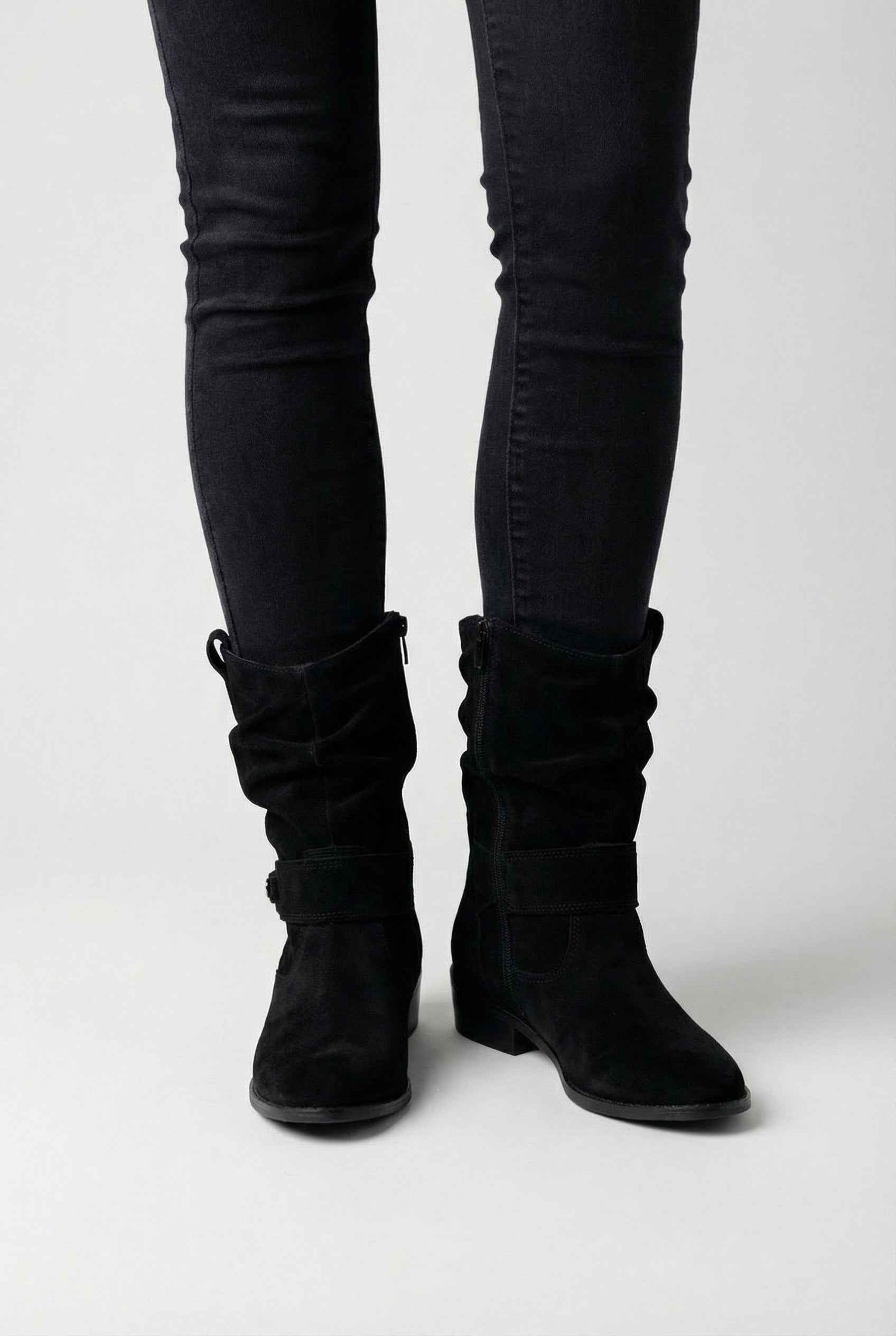 Women's Boots : Women's Black Suede Retro Ankle Boots - Classic Style in van Vanda Liamo