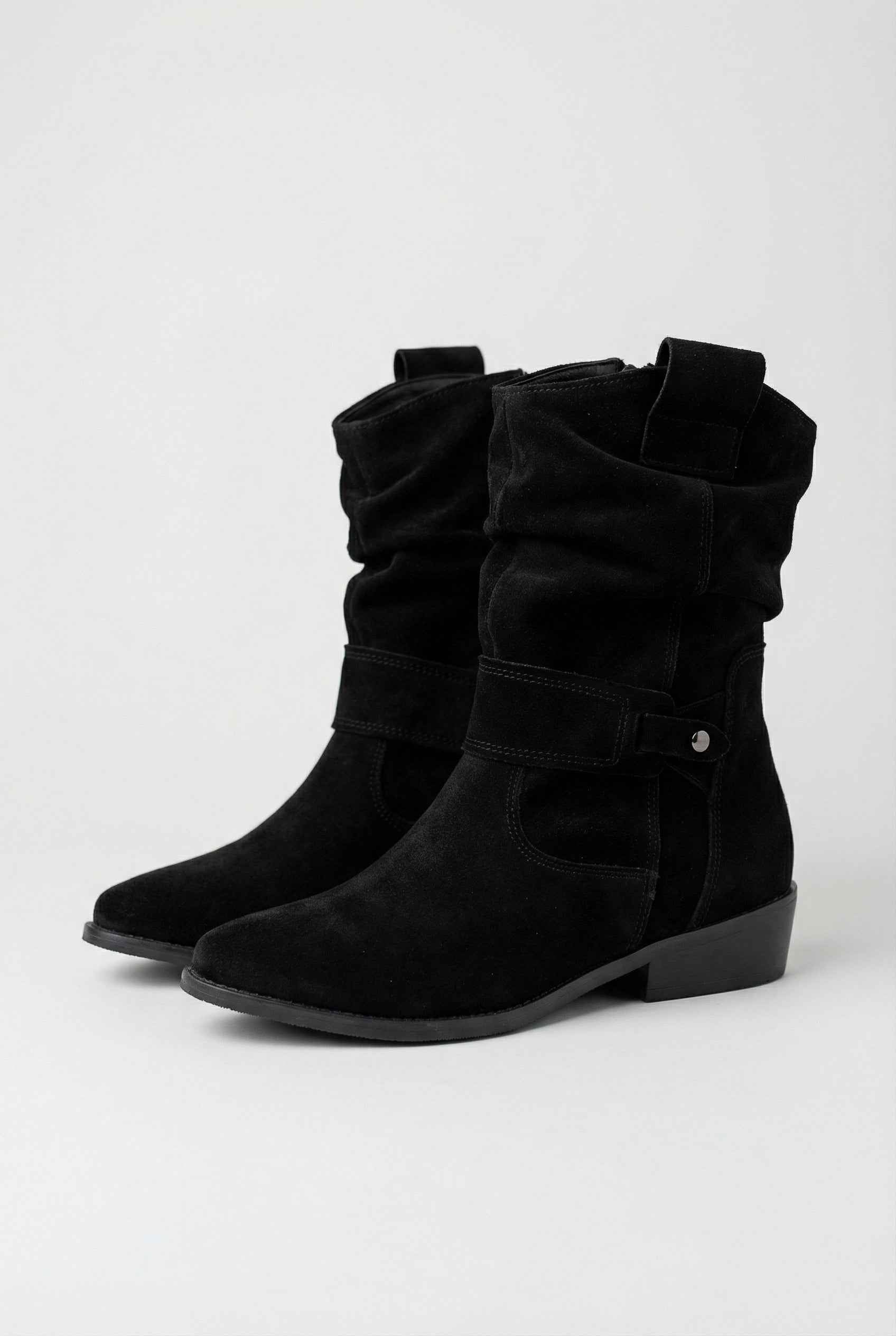 Women's Boots : Women's Black Suede Retro Ankle Boots - Classic Style in Black One Size van Vanda Liamo