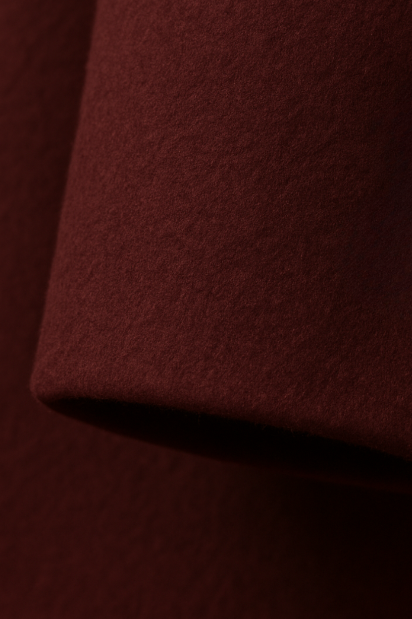 Coat : Women's Burgundy Slim-Fit Wool Blend Winter Coat - Warm & Stylish in van Vanda Liamo