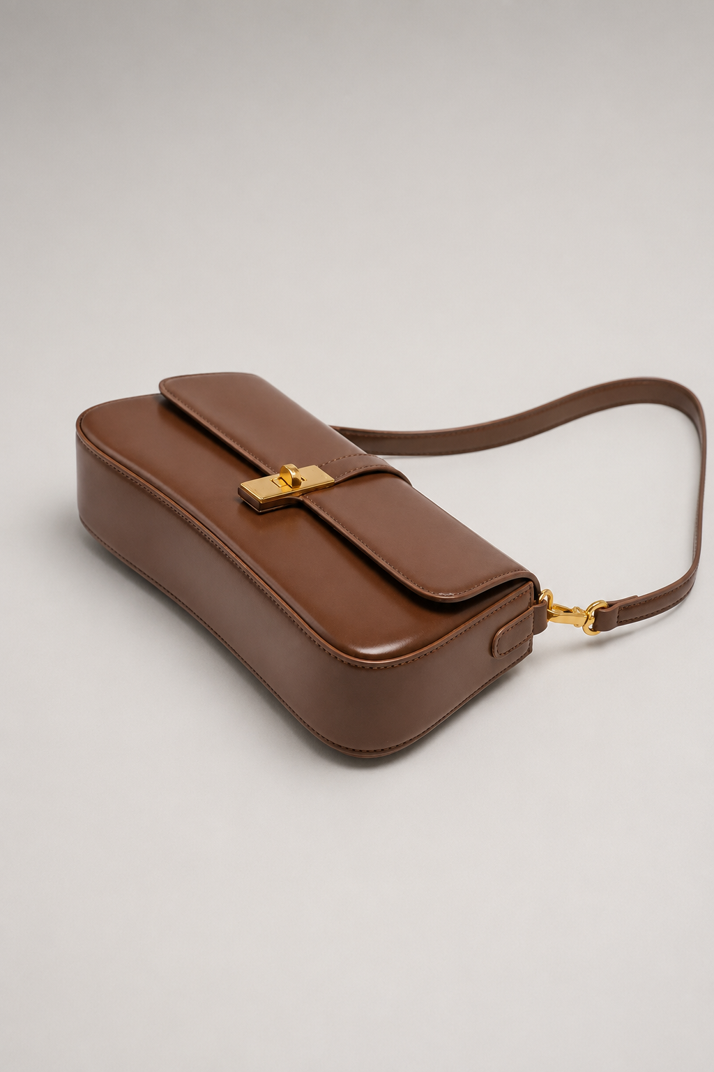 Elegant Compact Shoulder Bag – Clean Silhouette with Polished Accent