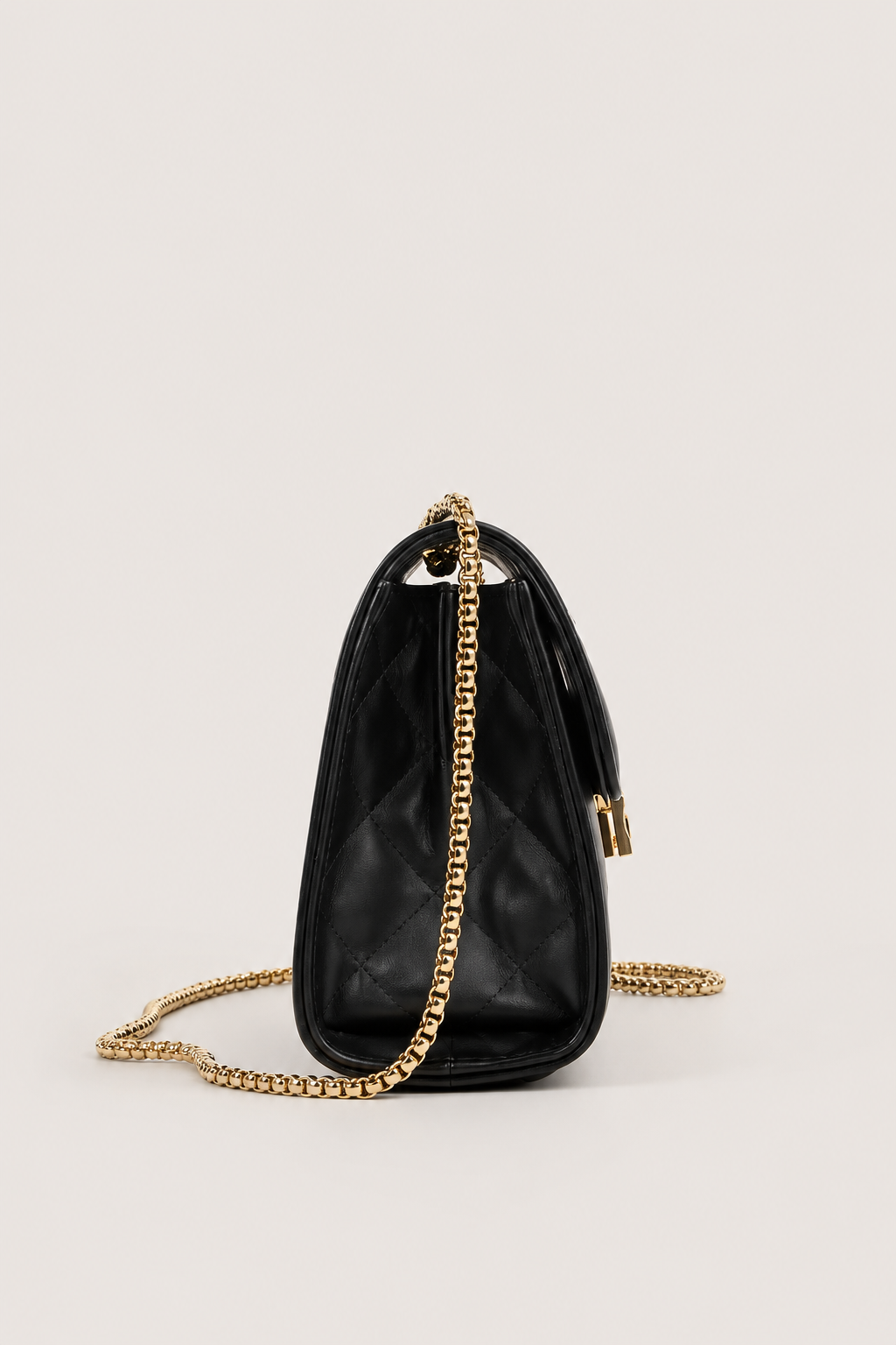 Elegant Heart-Lock Crossbody Bag – Compact Silhouette with Lustrous Strap