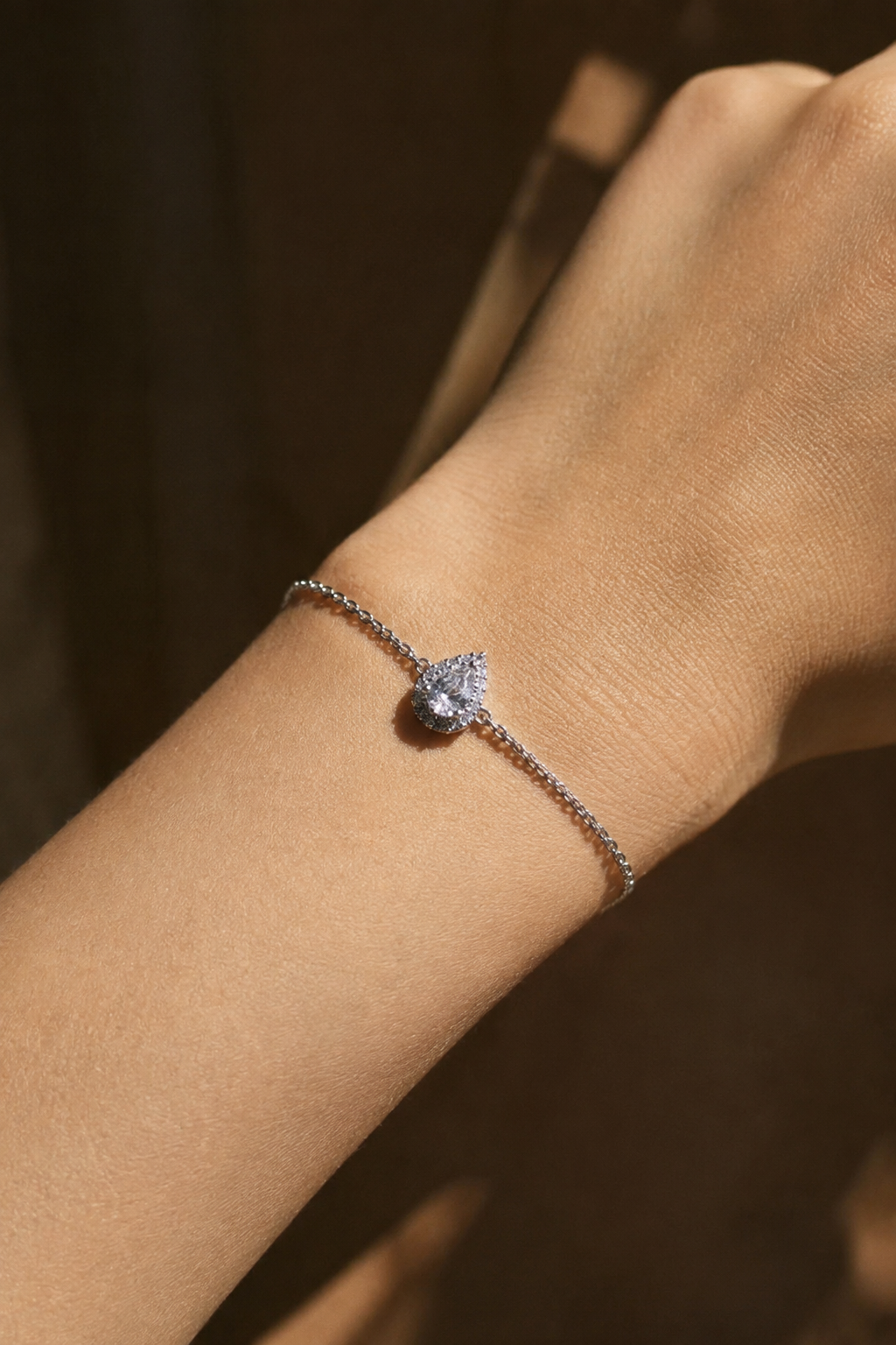 Elegant Pear-Cut Crystal Bracelet – Refined Polish for Day to Night