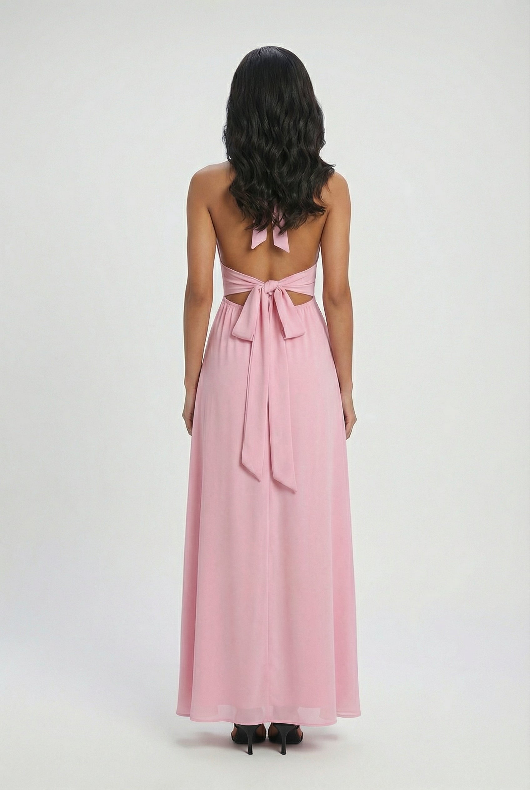 Maxi Dresses : Women's Pink Halter Neck Maxi Dress - Flowy & Elegant for Summer in van Vanda Liamo