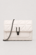 Elegant Quilted Handbag – Classic Silhouette with Lustrous Clasp