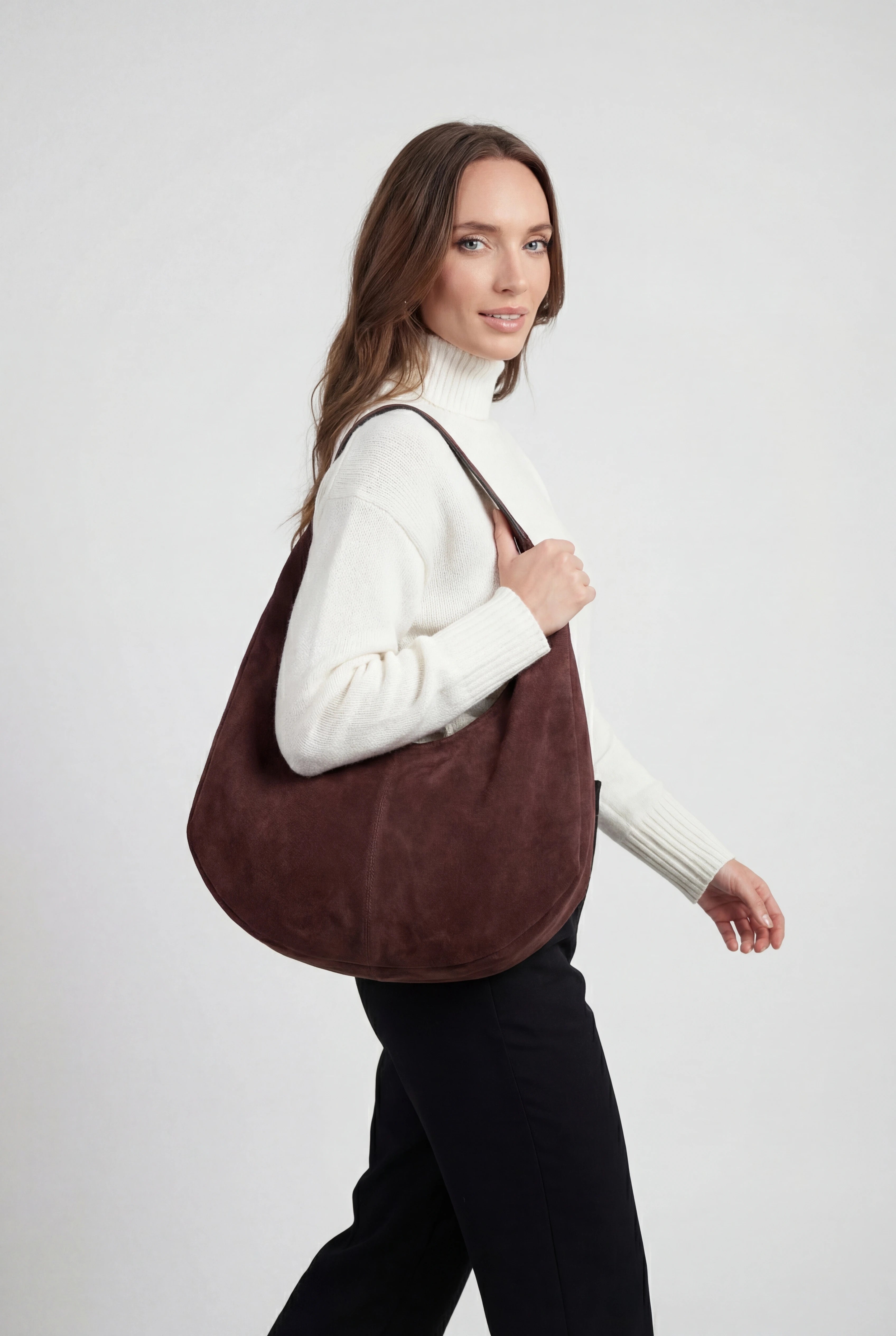 Handbags : Women's Suede Hobo Handbag - Stylish Shoulder Bag for Everyday Use in van Vanda Liamo