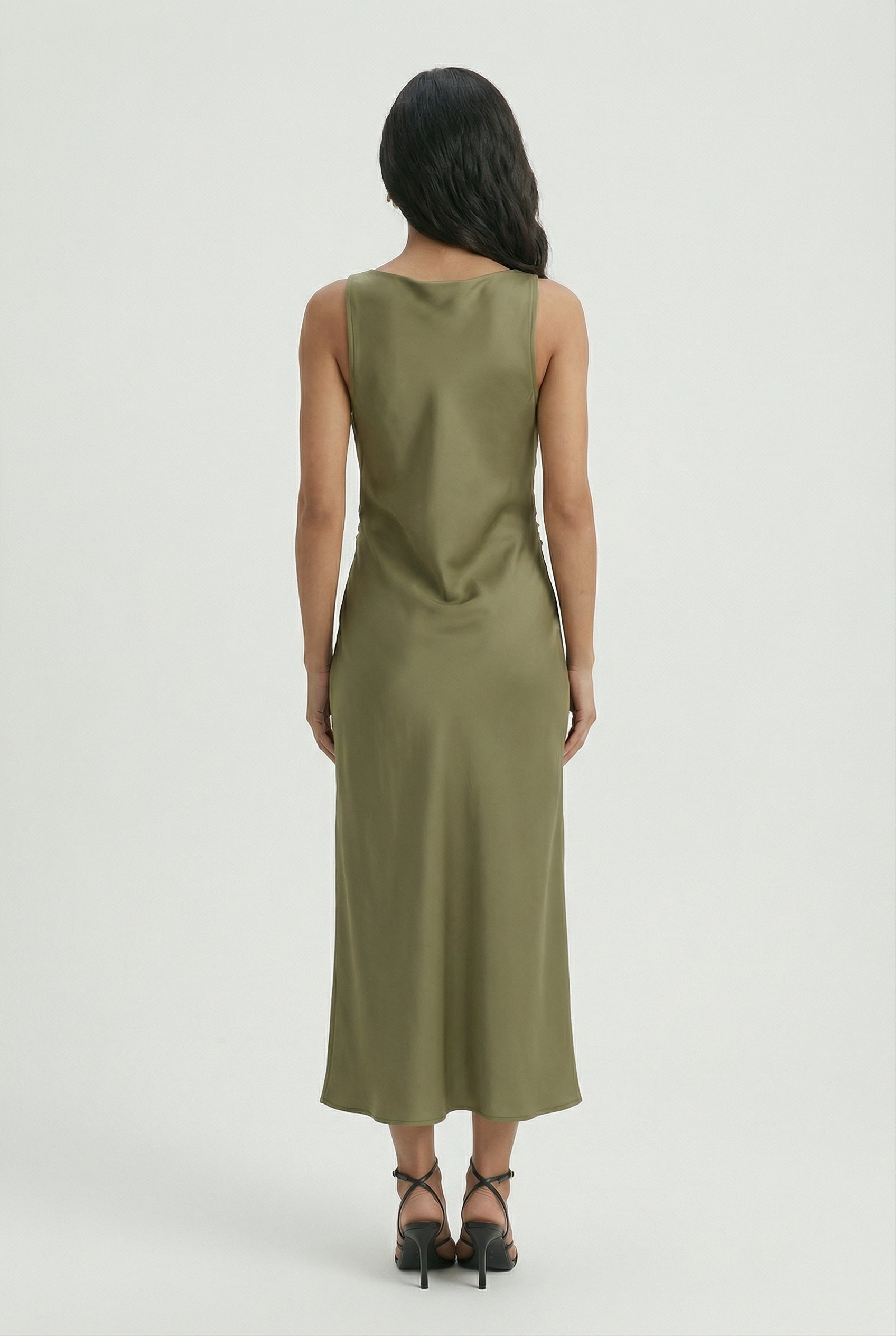 Dresses : Women's Olive Green Cotton Summer Sundress - Casual Midi Tank Dress in van Vanda Liamo