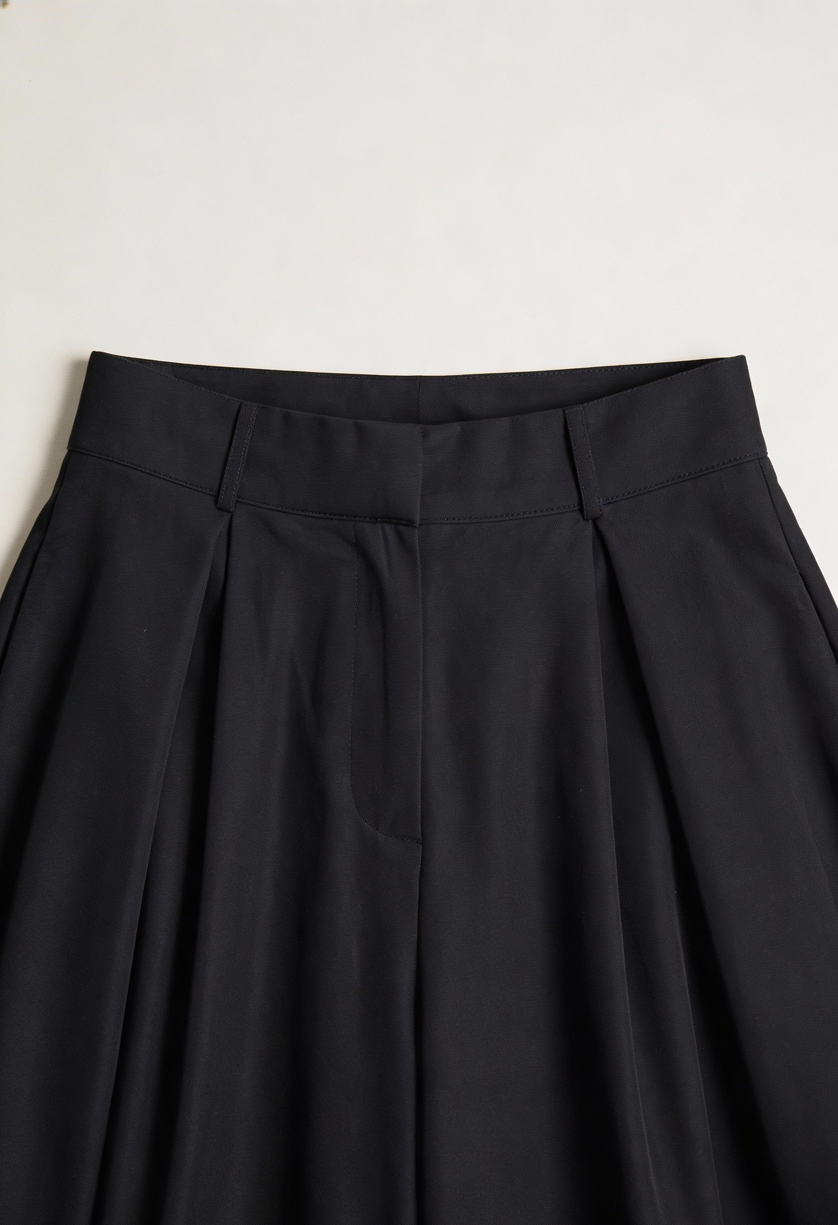 Pants : Women's High-Waisted Wide-Leg Black Dress Pants - Comfortable & Stylish in van Vanda Liamo