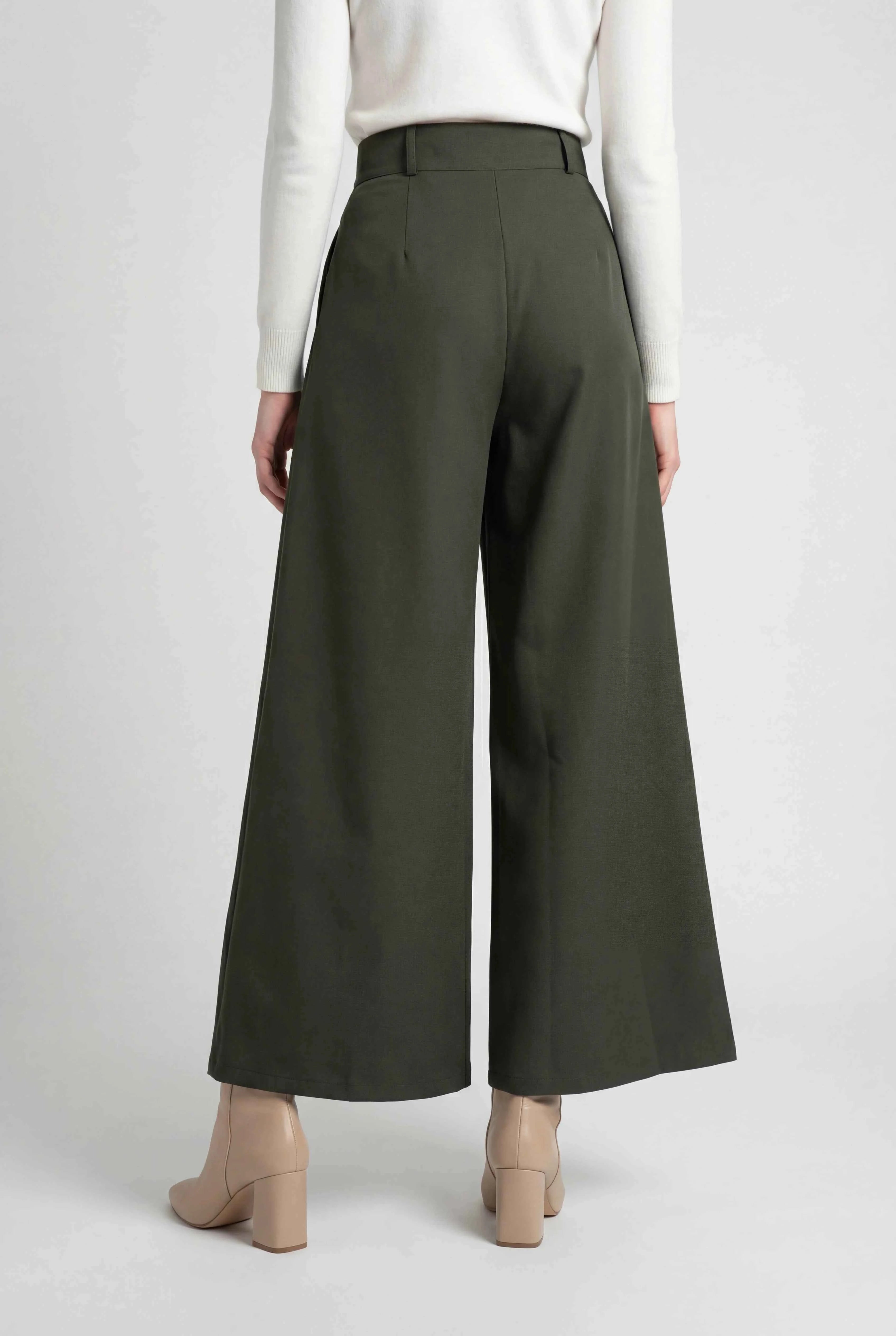 Pants : Women's High-Waisted Wide-Leg Army Green Cargo Pants in van Vanda Liamo