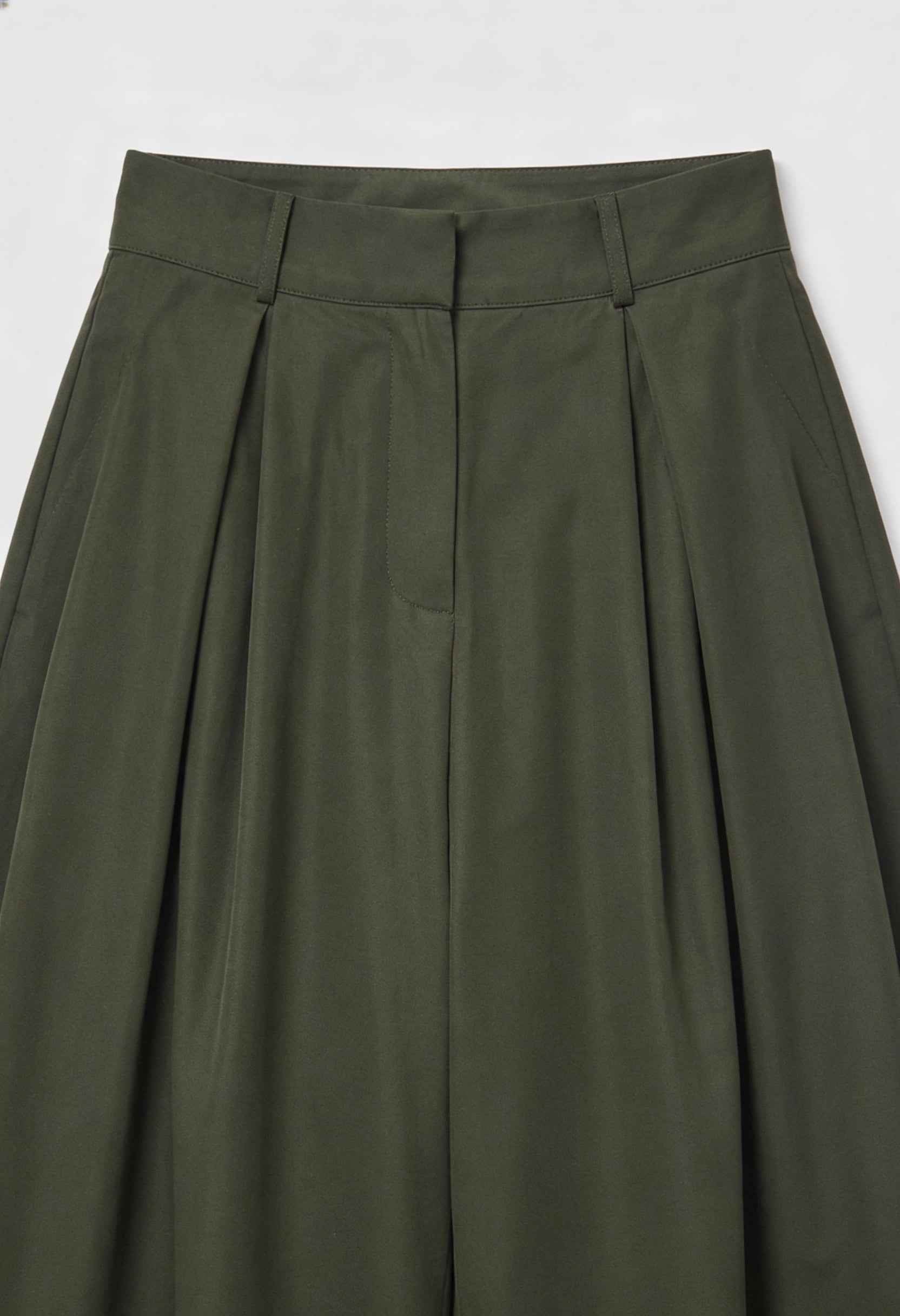 Pants : Women's High-Waisted Wide-Leg Army Green Cargo Pants in van Vanda Liamo