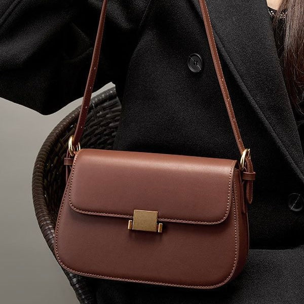 Elegant Shoulder Bag with Gold Closure - Luxury Design for Every Day