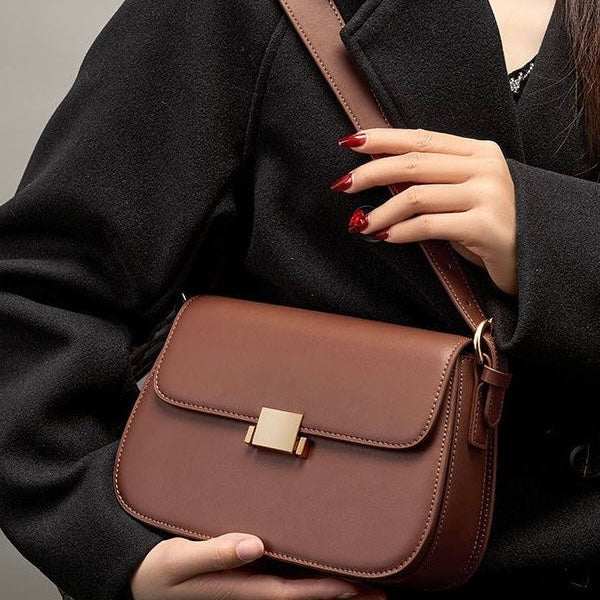 Elegant Shoulder Bag with Gold Closure - Luxury Design for Every Day