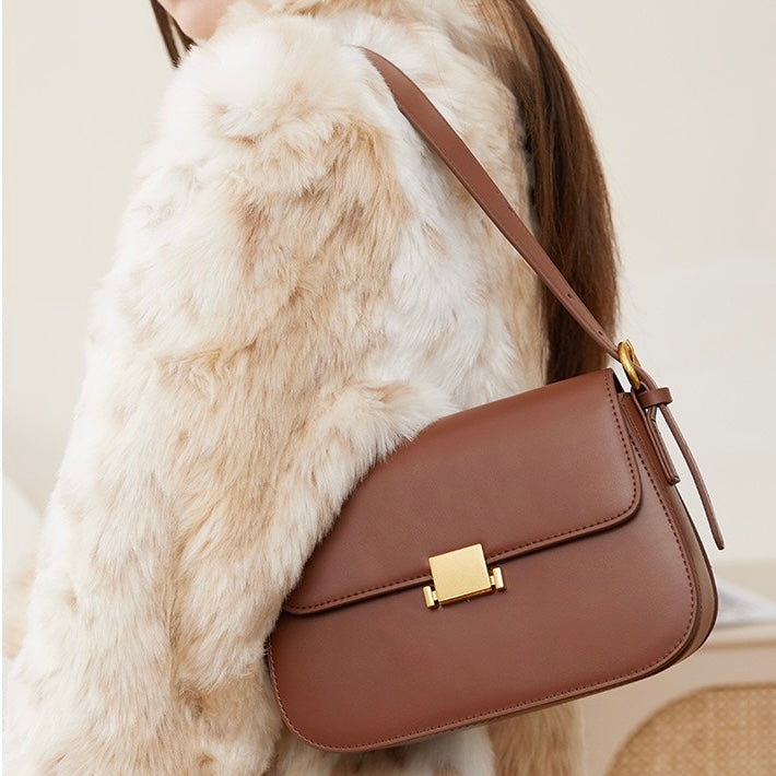 Elegant Shoulder Bag with Gold Closure - Luxury Design for Every Day