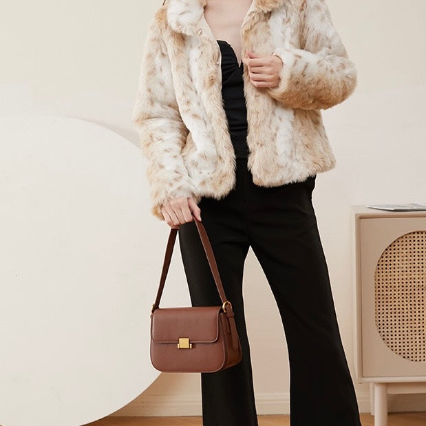 Elegant Shoulder Bag with Gold Closure - Luxury Design for Every Day
