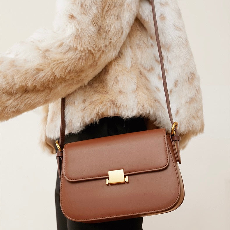 Elegant Shoulder Bag with Gold Closure - Luxury Design for Every Day