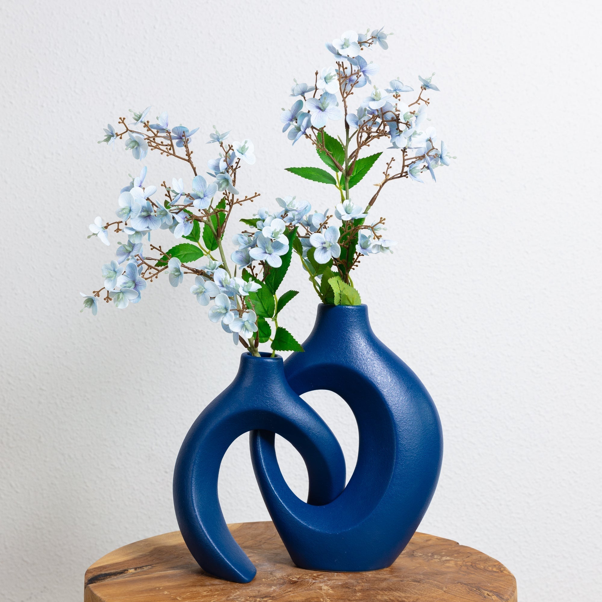 house & garden : Intertwined Ceramic Floral Vase in van Vandaliamo