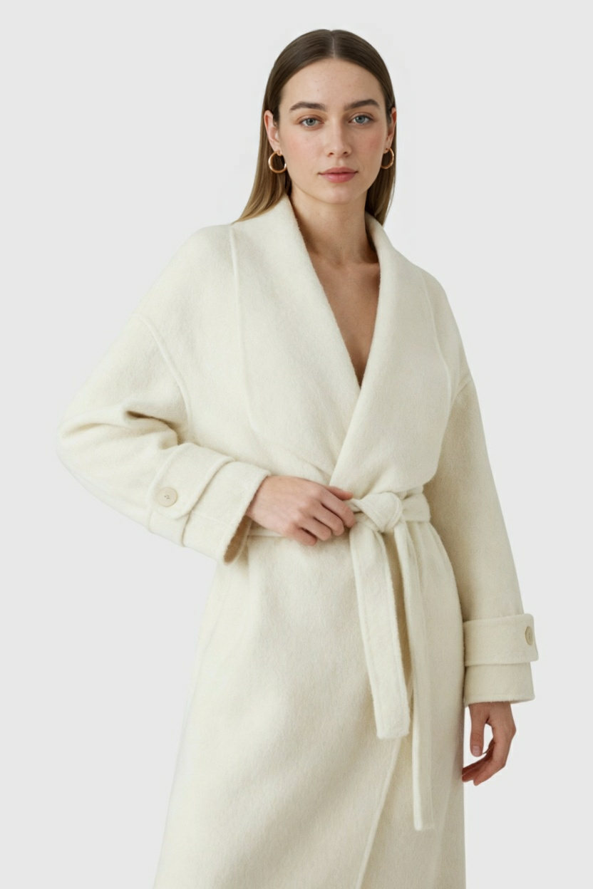 Coat : Women's Long Beige Winter Coat - Warm & Stylish Outerwear in van Vanda Liamo