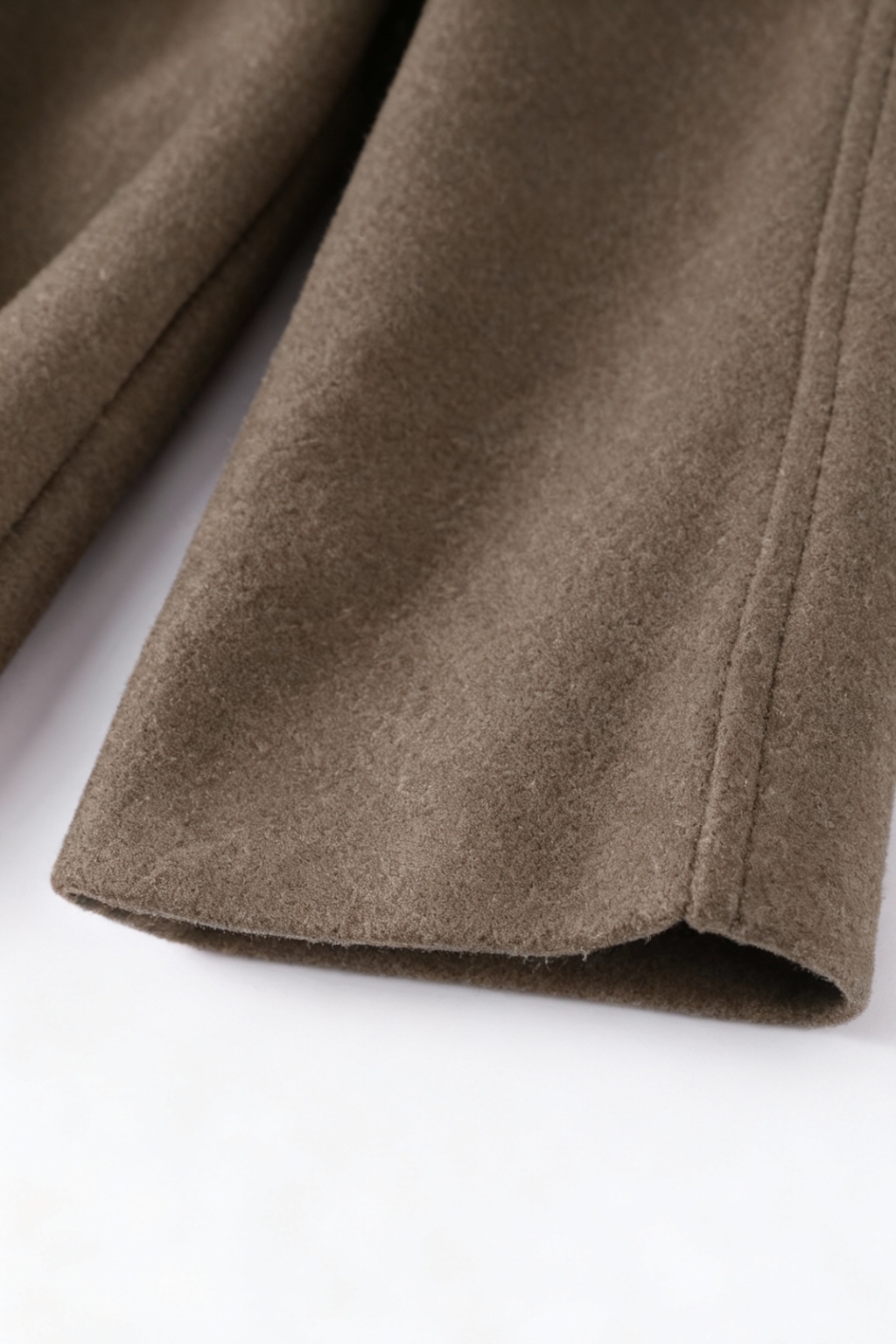 Coat : Women's Long Brown Double-Breasted Trench Coat in van Vanda Liamo