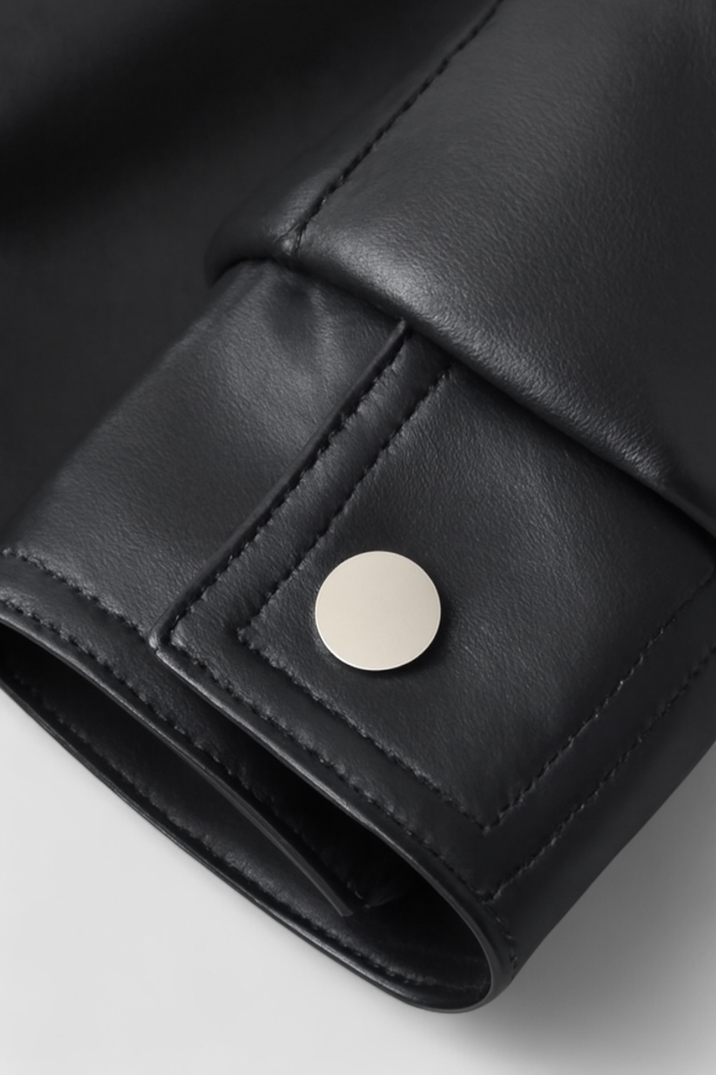 Jacket : Women's Black Faux Leather Moto Jacket - Lightweight, Everyday Style in van Vanda Liamo