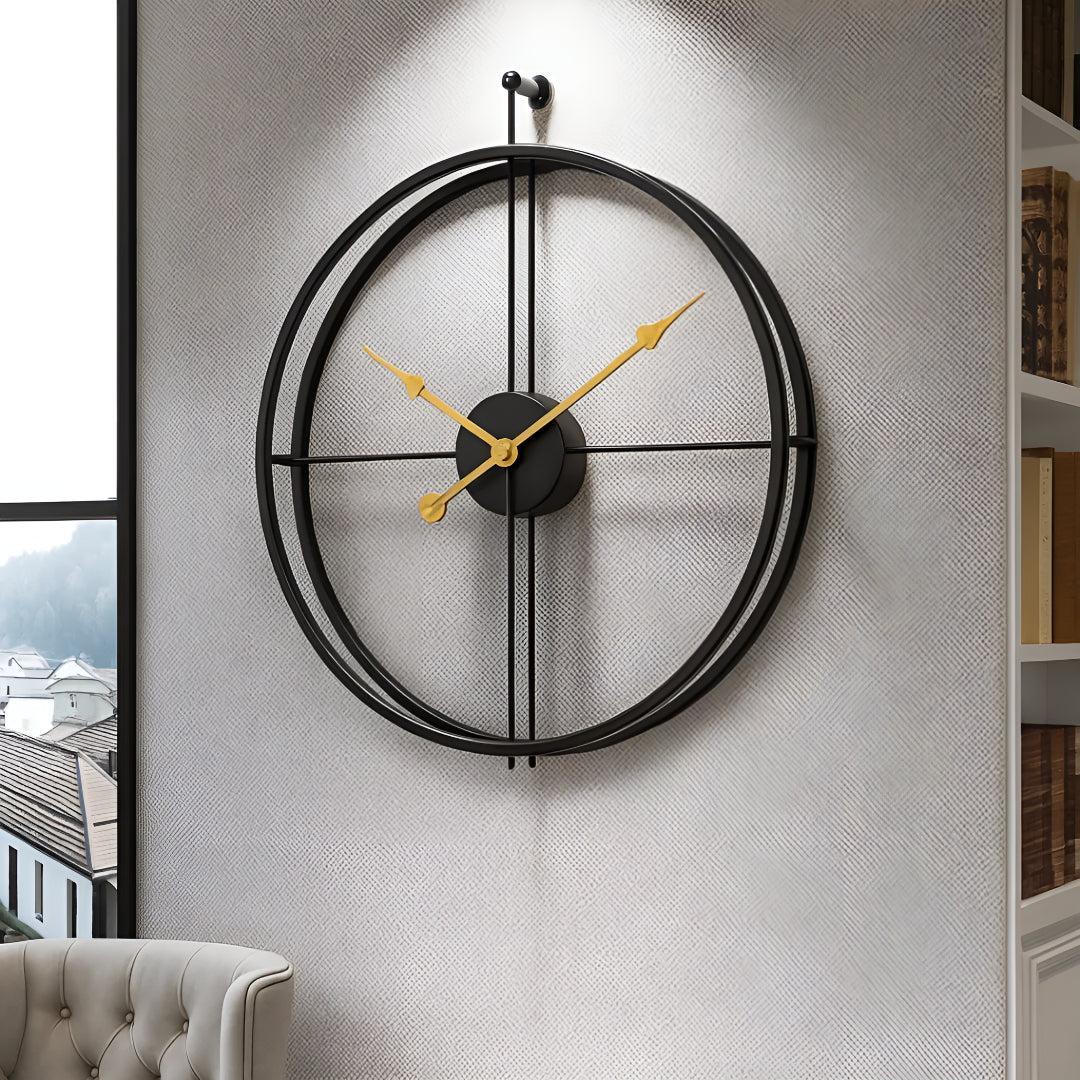 Home Decor : Large Silent Wall Clock - Modern Minimalist Design in Black with Gold van Vandaliamo