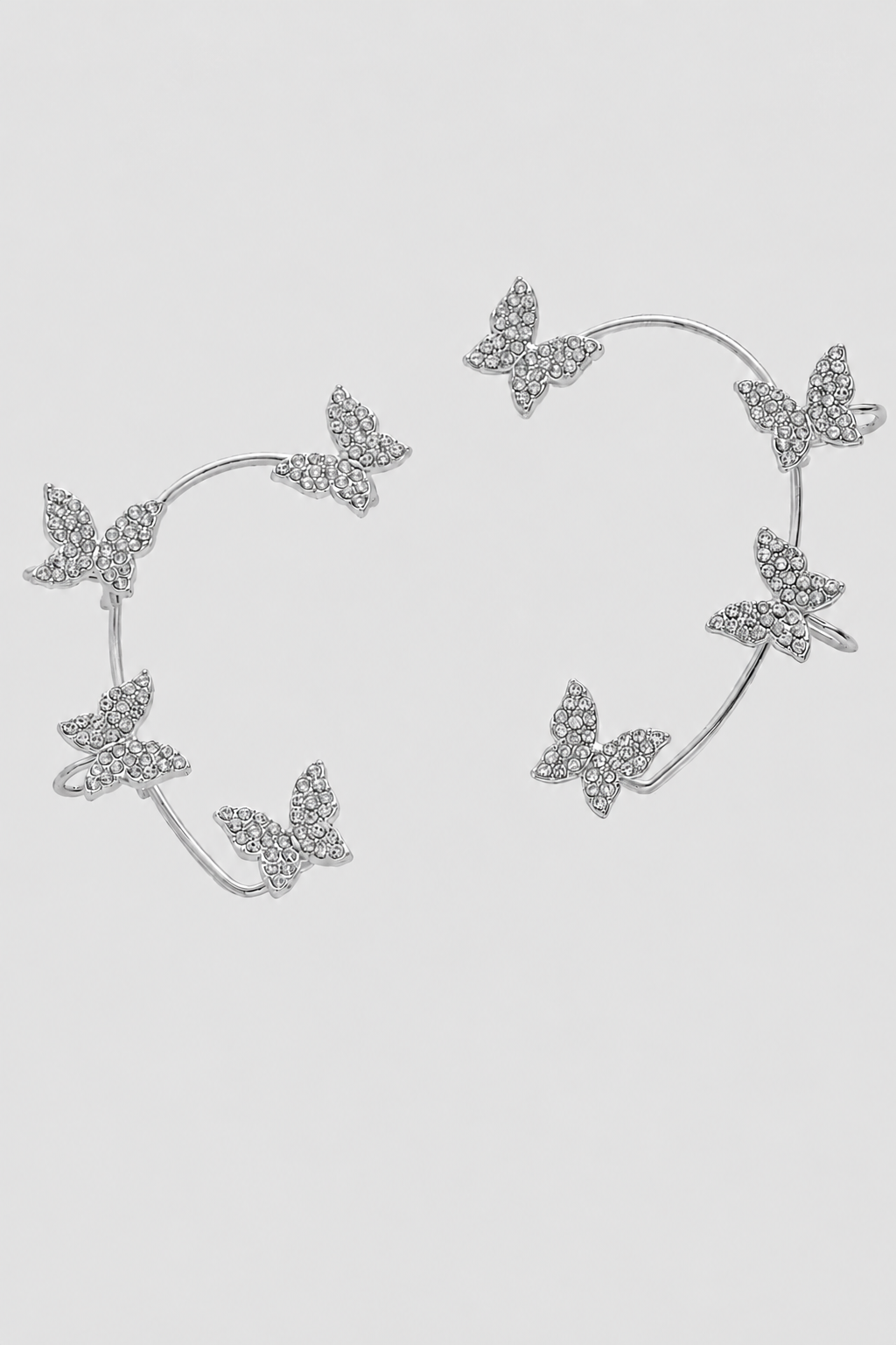 Earrings : Luminous Crystal Butterfly Ear Wrap – Radiant Glow for Every Occasion in Silver van Vandaliamo
