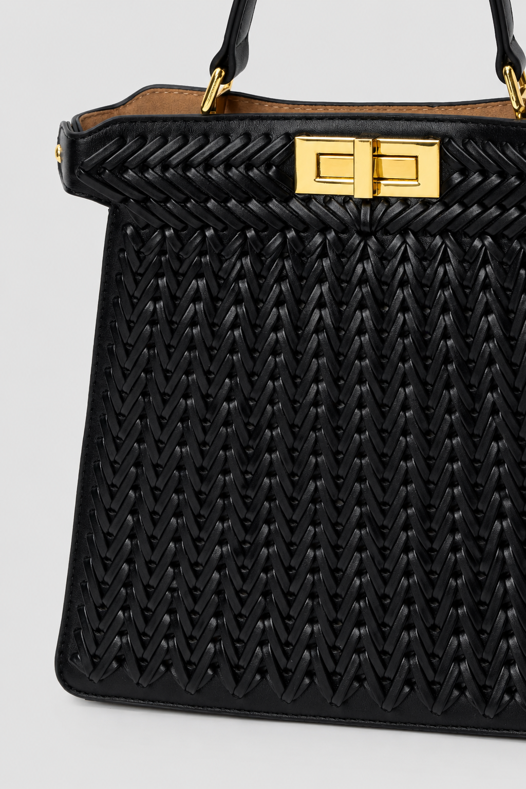Openwork Braided Handbag – Structured Trapezoidal Silhouette with Polished Turn-Lock Clasp