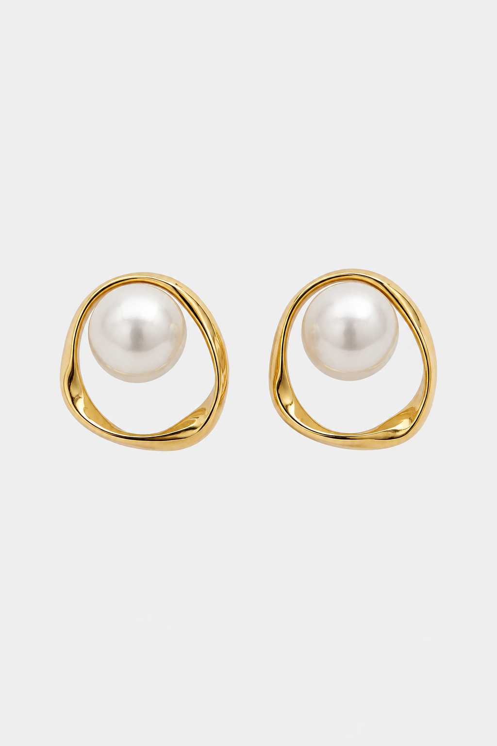 Organic Sculptural Pearl Stud Earrings – Contemporary Form & Luminous Elegance