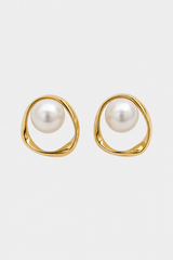 Organic Sculptural Pearl Stud Earrings – Contemporary Form & Luminous Elegance