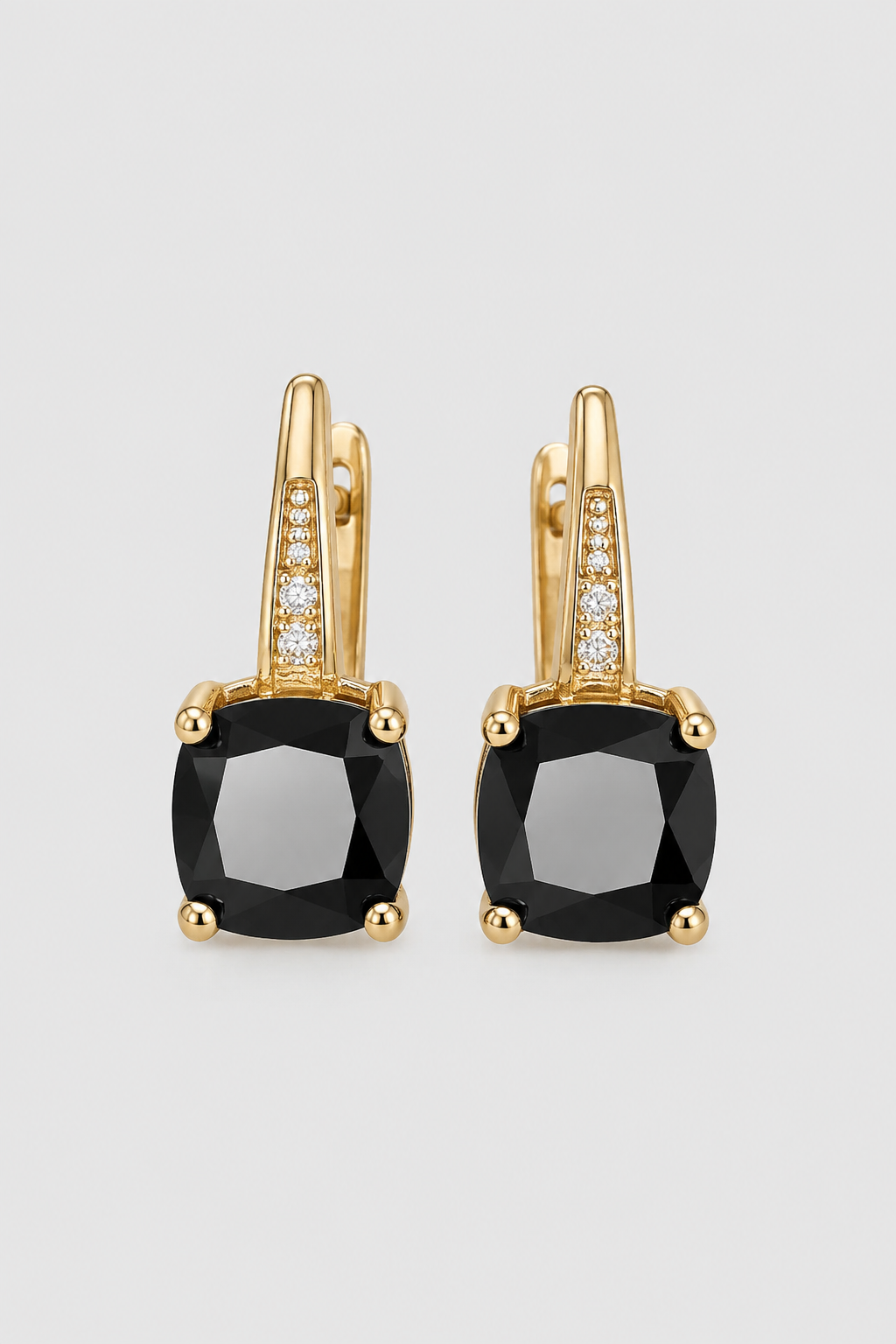 Earrings : Gold Hoop Earrings - Elegant Jewelry for Every Occasion, Lightweight and Classic Design in Black van Vandaliamo