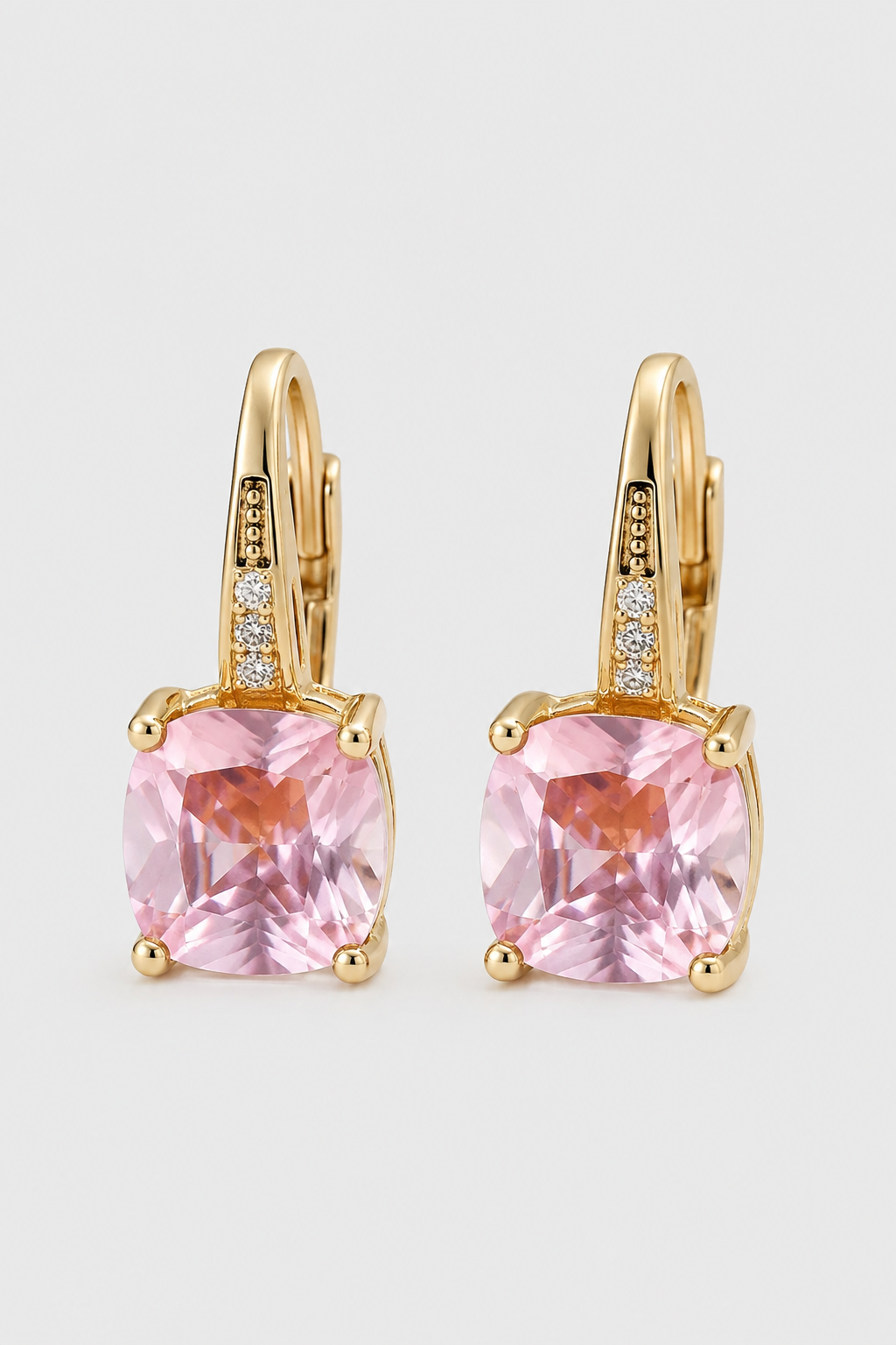 Earrings : Gold Hoop Earrings - Elegant Jewelry for Every Occasion, Lightweight and Classic Design in van Vandaliamo