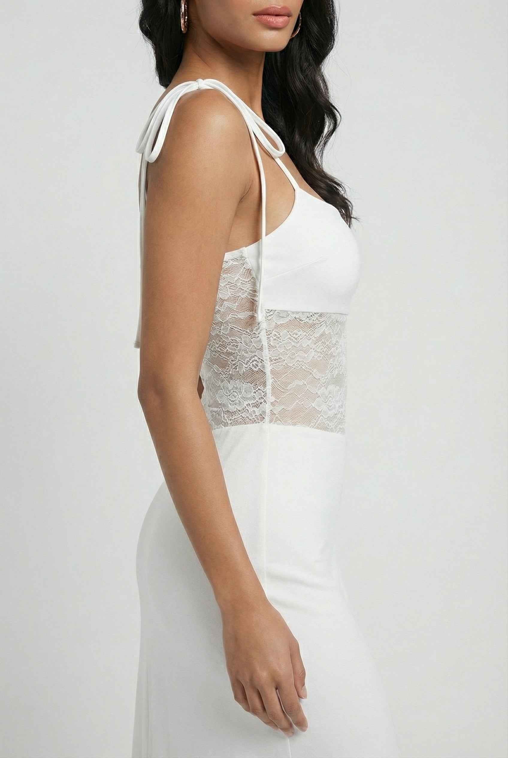 Women's Dresses : Women's Elegant Lace Evening Gown - Floor-Length Formal Party Dress in van Vanda Liamo