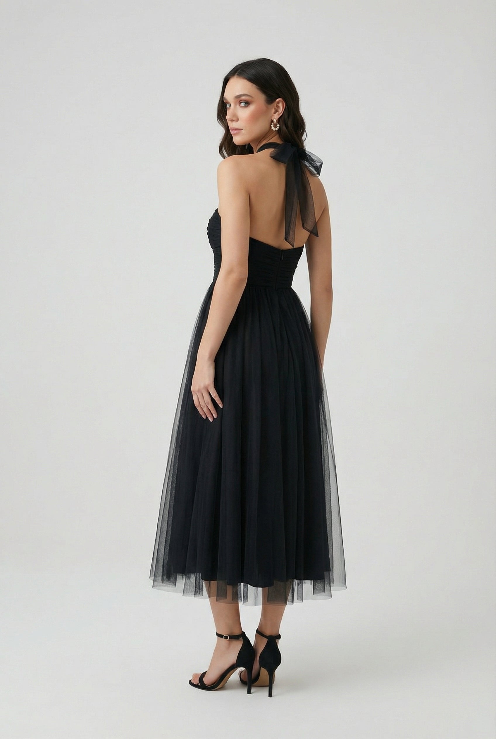 Dresses : Halter Midi Dress for Women - Black Sleeveless A-Line Summer Cocktail Party Dress in van Vanda Liamo
