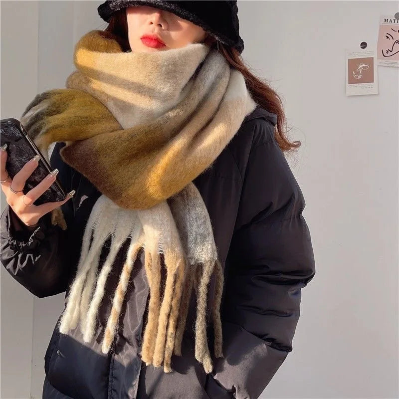 Scarves : Women's Oversized Winter Scarf with Gradient Color and Fringe in Beige van Vanda Liamo