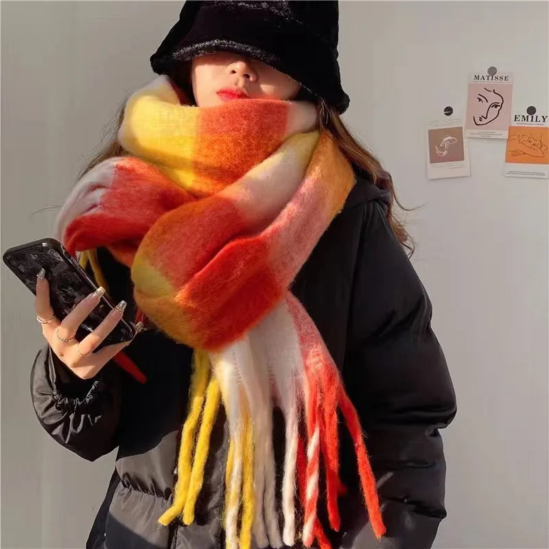 Scarves : Women's Oversized Winter Scarf with Gradient Color and Fringe in Red van Vanda Liamo
