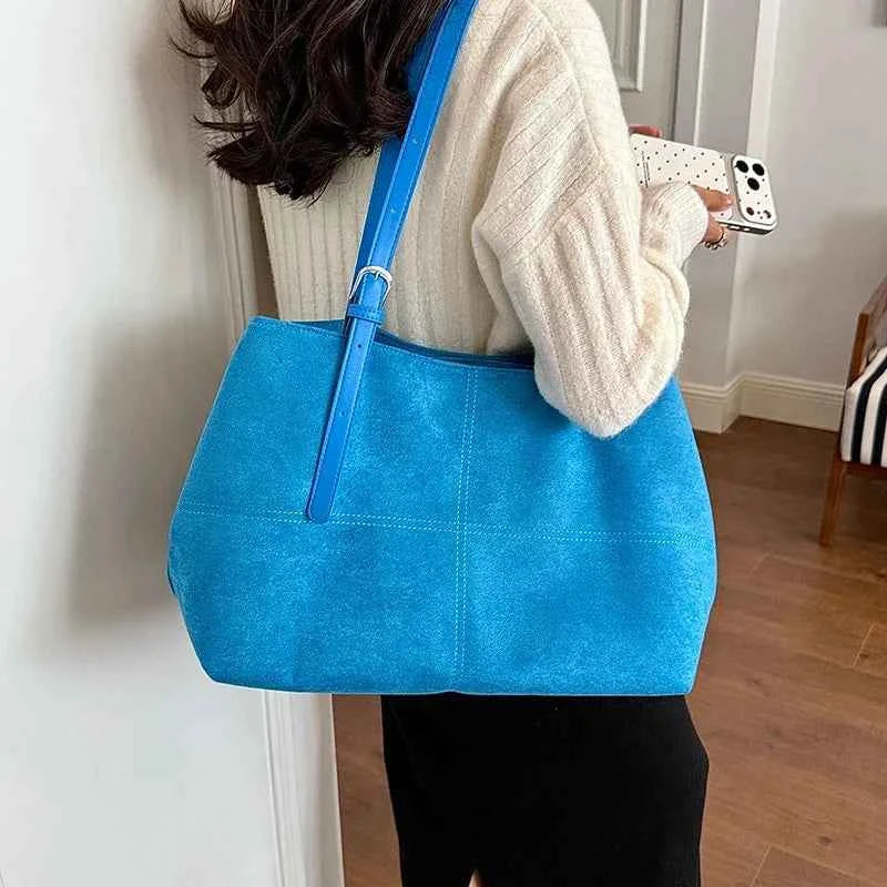 Tote Bag : Soft Suede Tote Bag – Minimalist Everyday Shoulder Bag in van Vanda Liamo