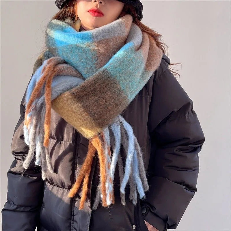 Scarves : Women's Oversized Winter Scarf with Gradient Color and Fringe in Light Blue van Vanda Liamo
