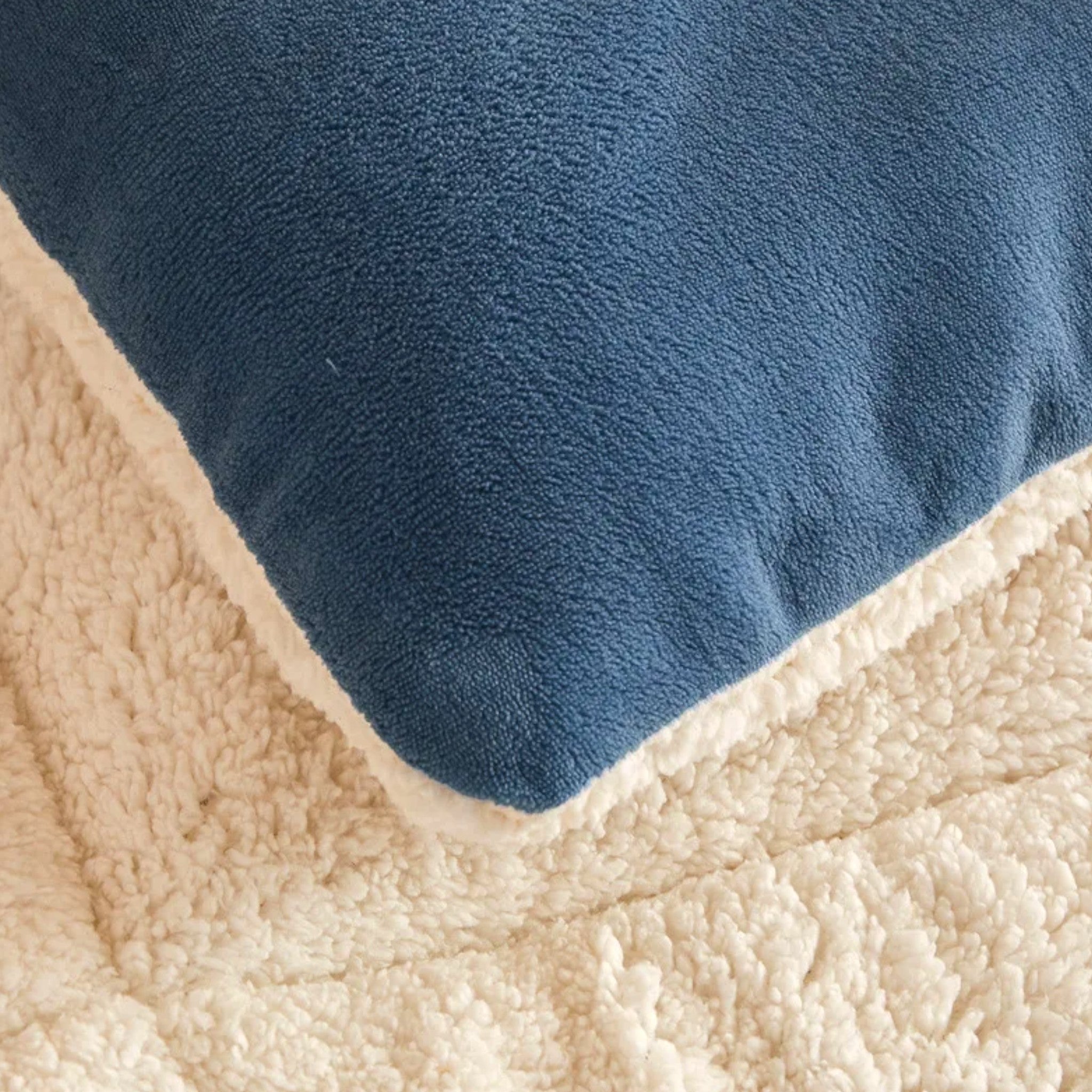 house & garden : Cozy | Bedroom Duvet - ultra-soft and durable in van Vandaliamo