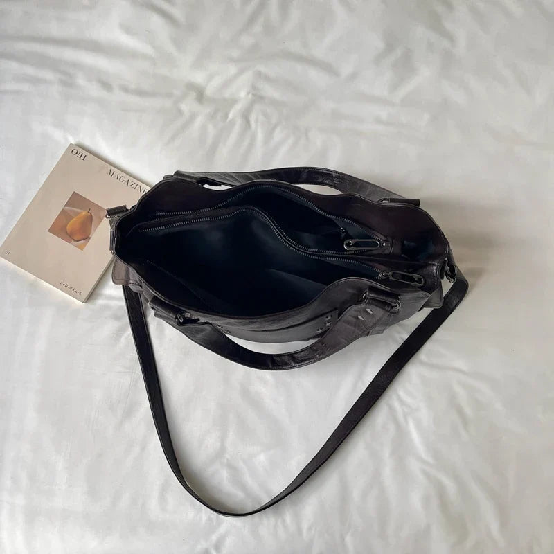 Hobo Bag : Rivet-Accent Leather Hobo Bag – Large Capacity Shoulder Tote in van Vanda Liamo