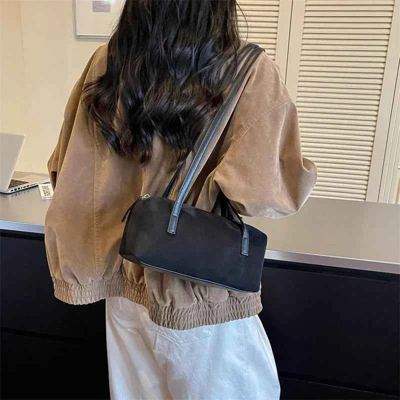Shoulder Bag : Compact Barrel Underarm Bag – Small Zip Shoulder Tote in van Vanda Liamo