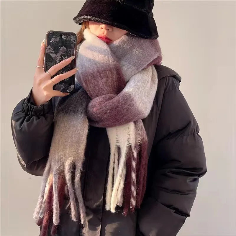 Scarves : Women's Oversized Winter Scarf with Gradient Color and Fringe in Purple van Vanda Liamo