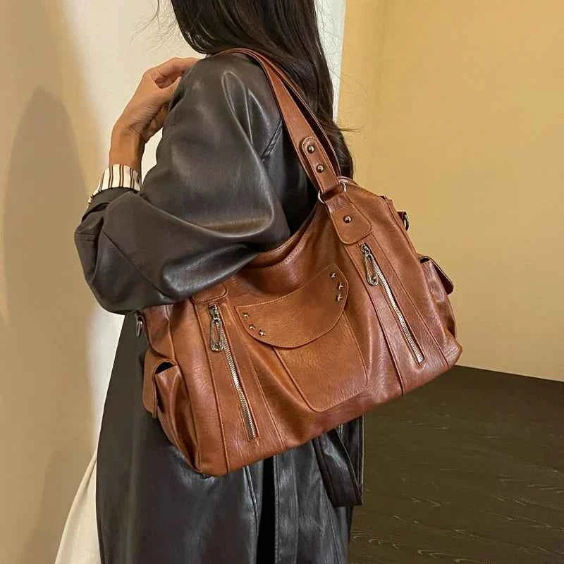 Hobo Bag : Rivet-Accent Leather Hobo Bag – Large Capacity Shoulder Tote in van Vanda Liamo