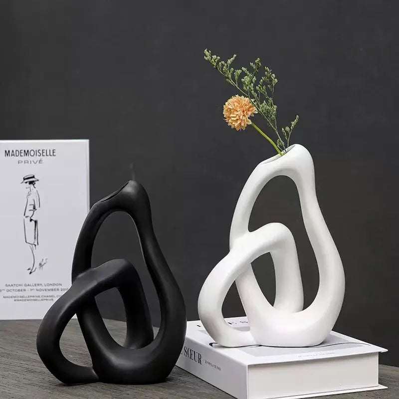 Home Decor : Timeless Ceramic Vase - Minimalist Home Decor in van Vandaliamo