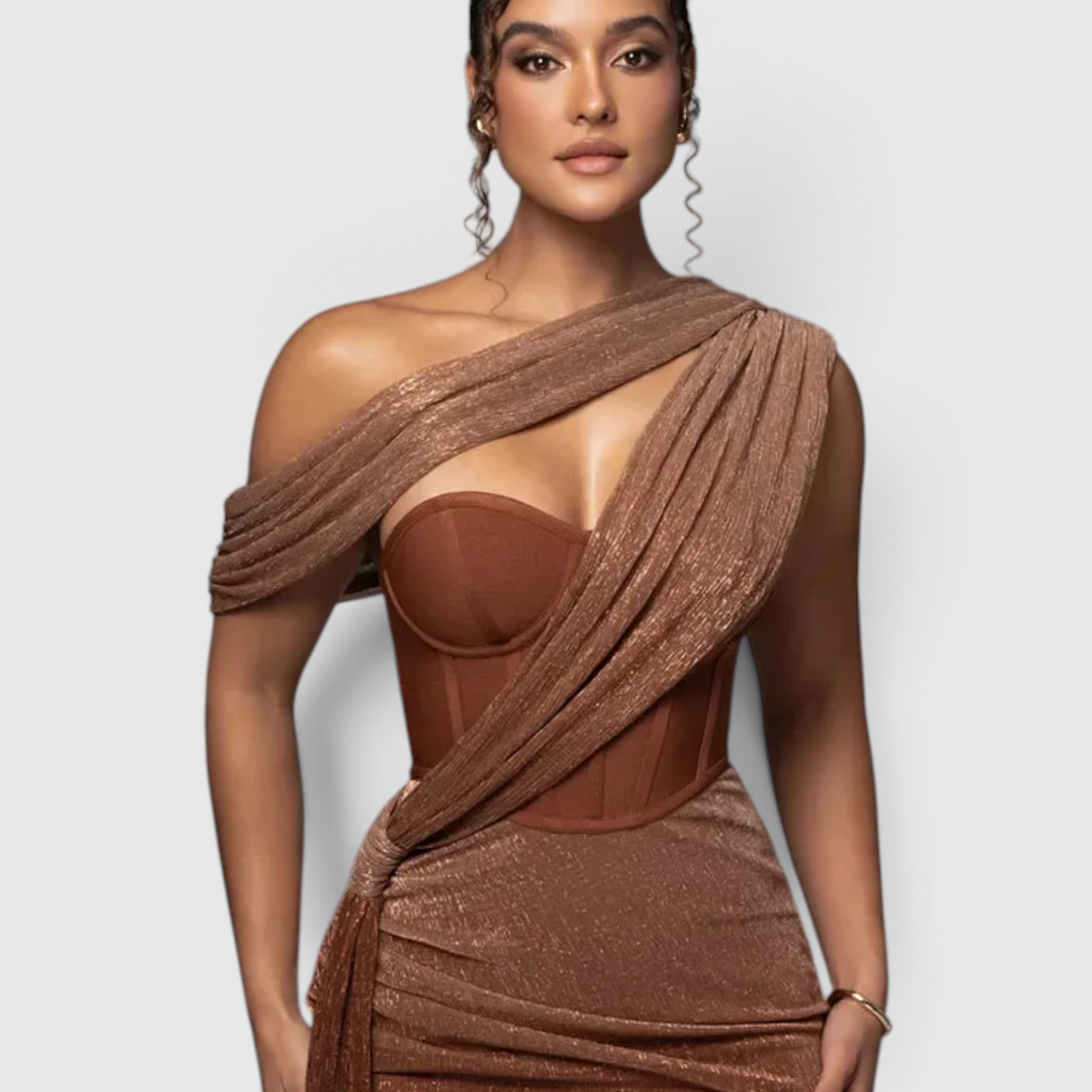 Fashion : Women's One-Shoulder Evening Dress with Metallic Finish in van Vanda Liamo